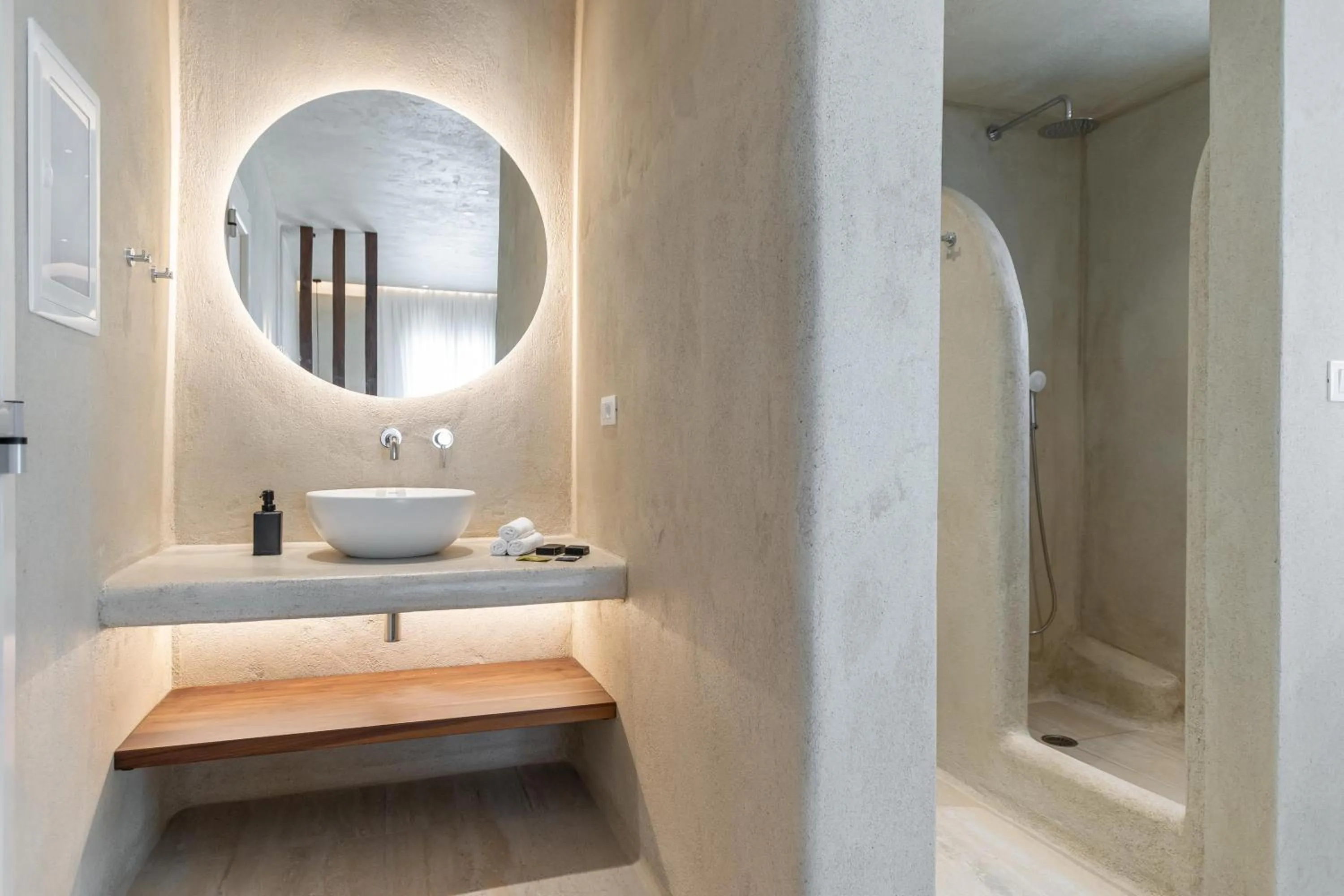 Shower in Villa Adriana Hotel