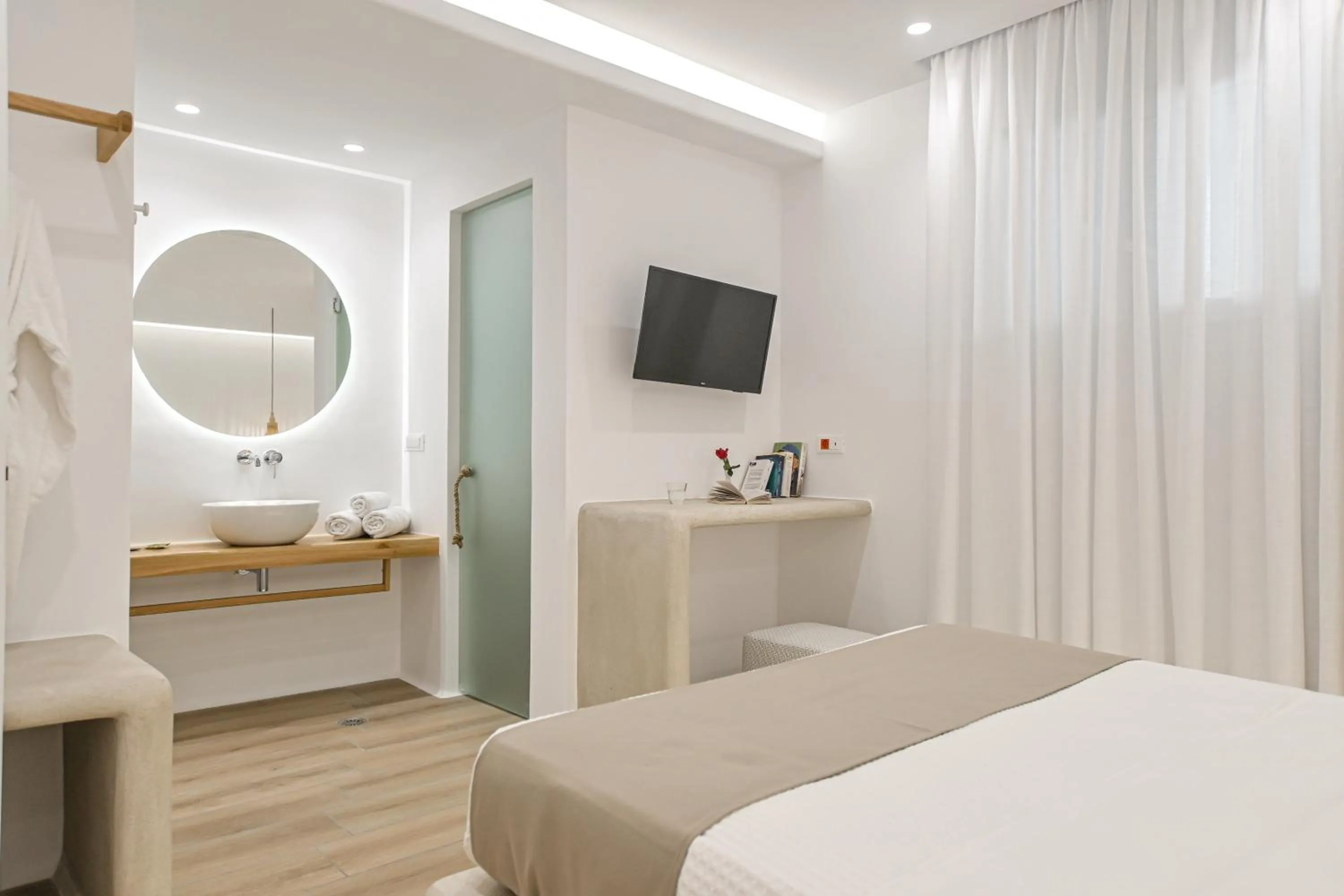 Bed in Villa Adriana Hotel