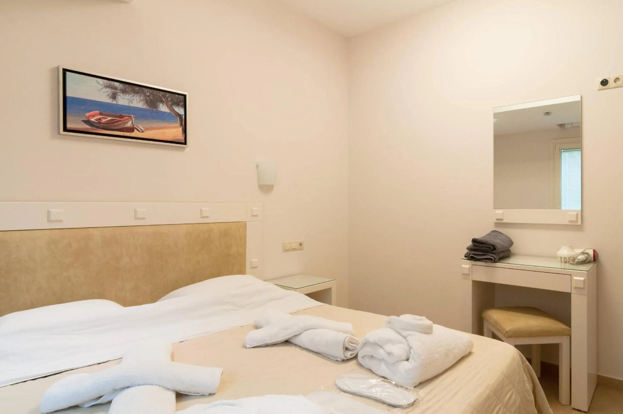 Bed in Villa Adriana Hotel