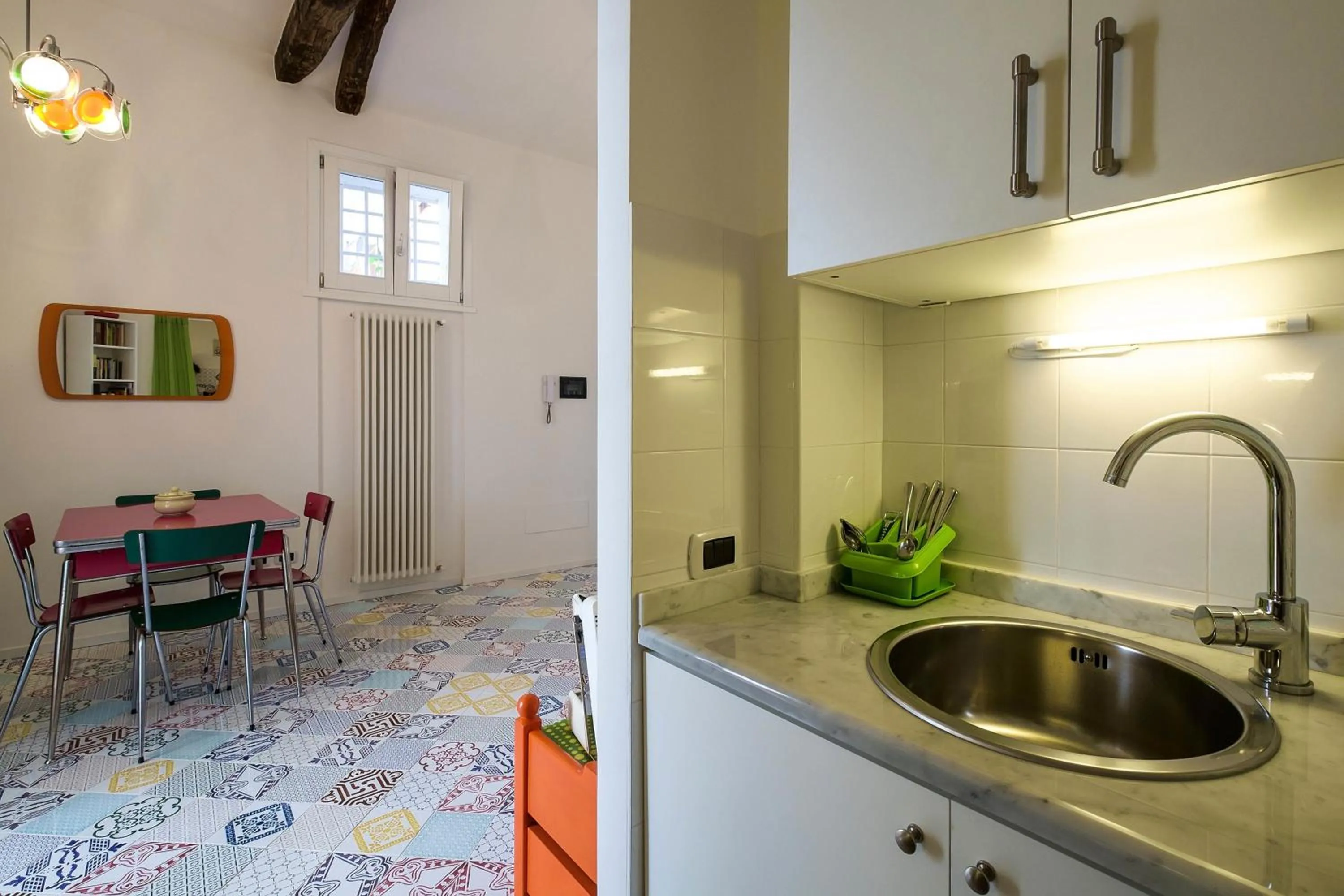 Communal lounge/ TV room in MAD Bed & Breakfast