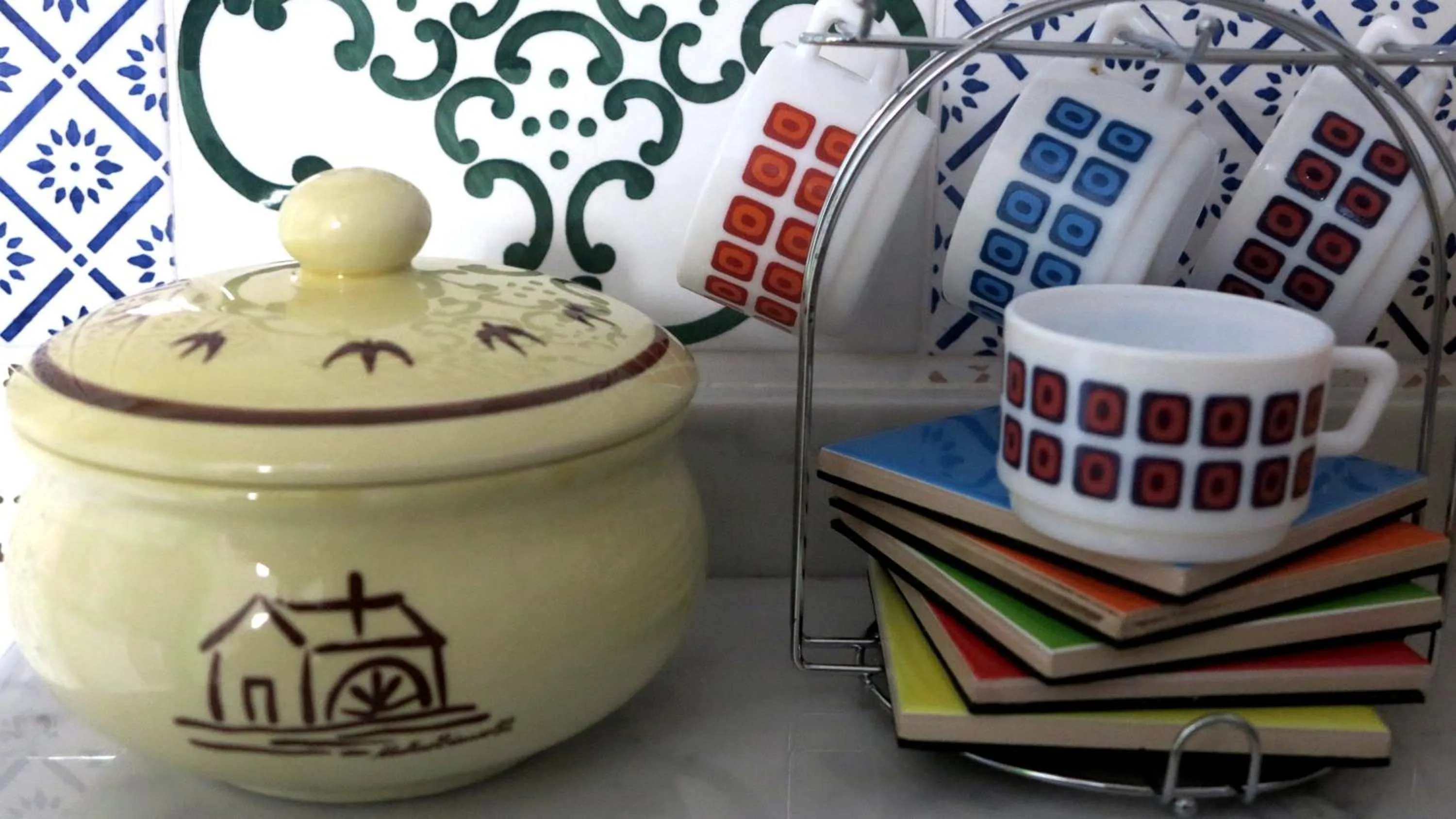 Communal lounge/ TV room in MAD Bed & Breakfast