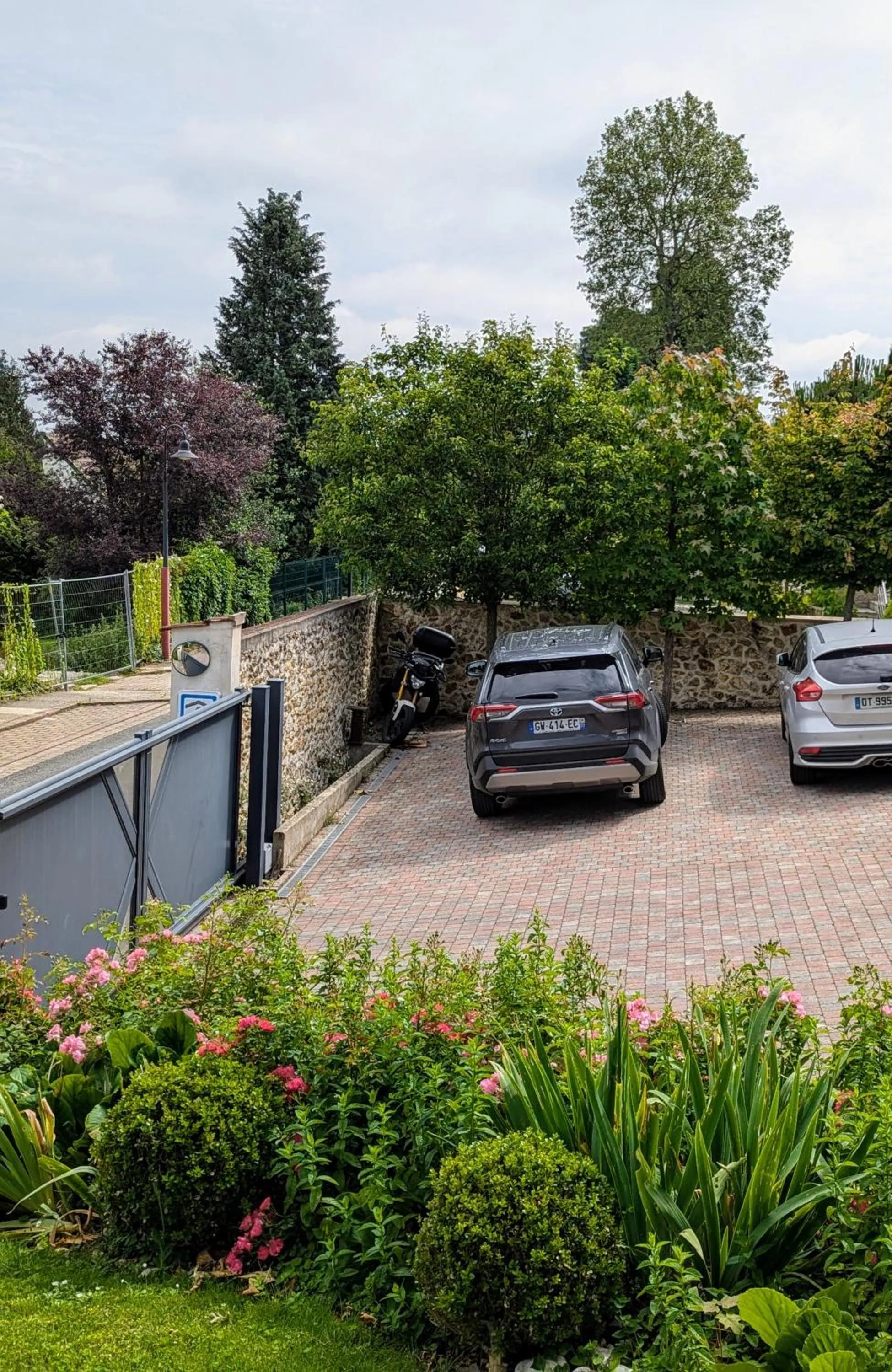 Parking in Les Chambres D'oriane