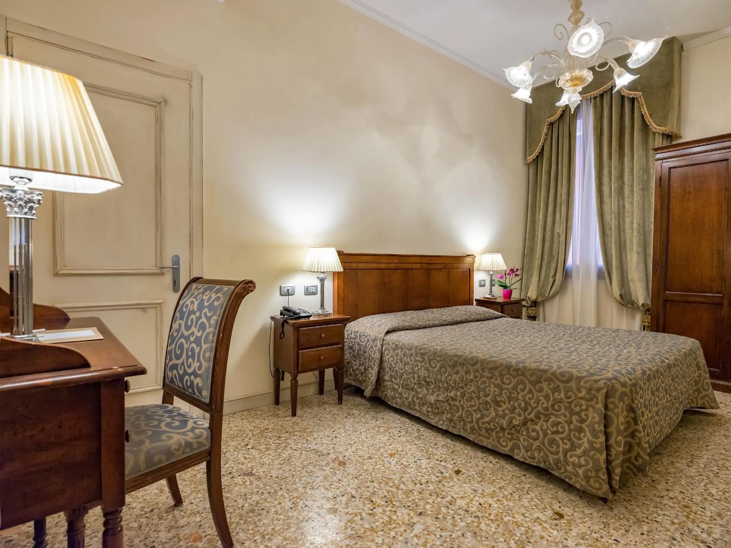 Bedroom, Bed in Hotel Dell'Opera