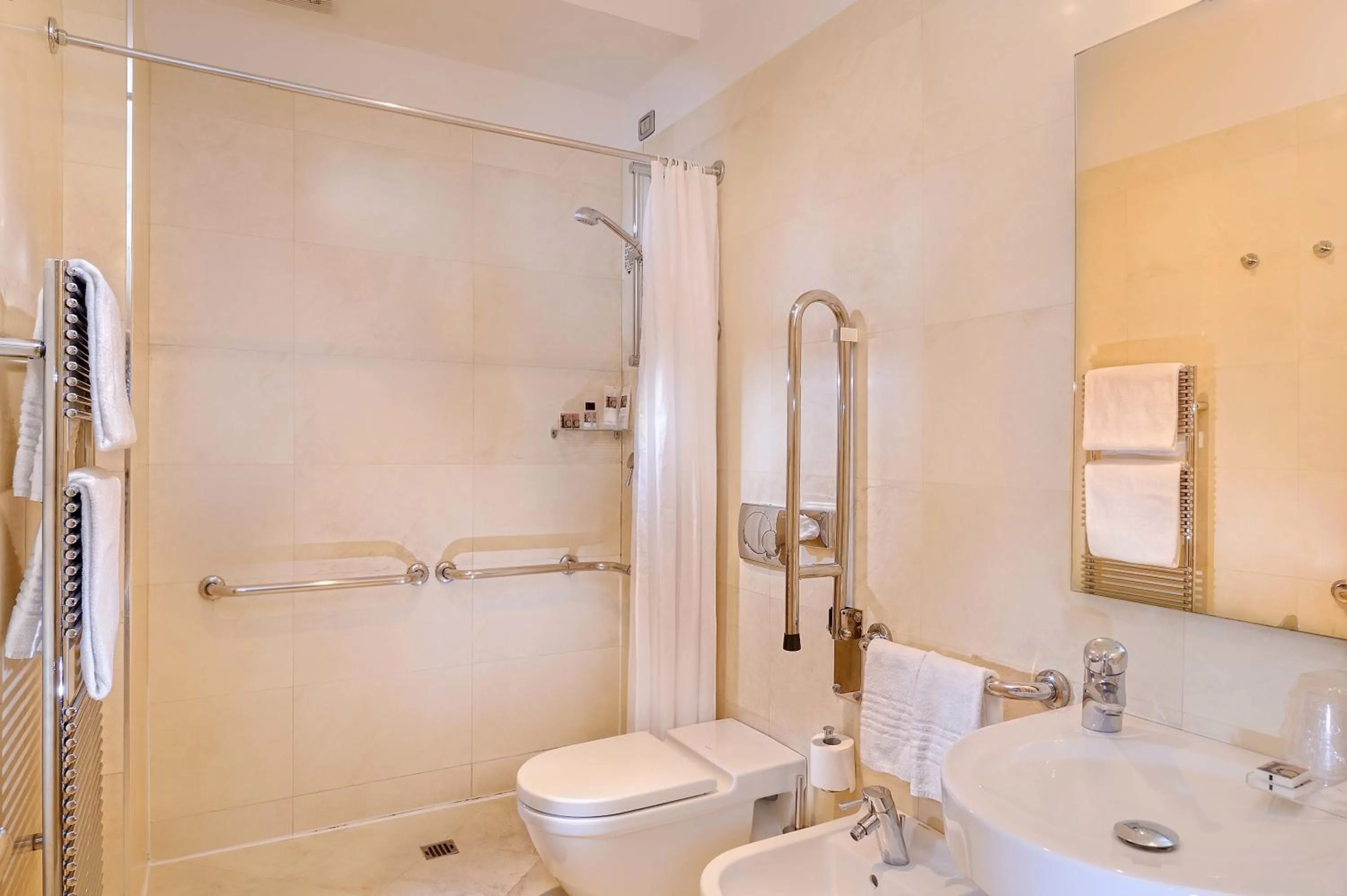 Bathroom in Hotel Dell'Opera