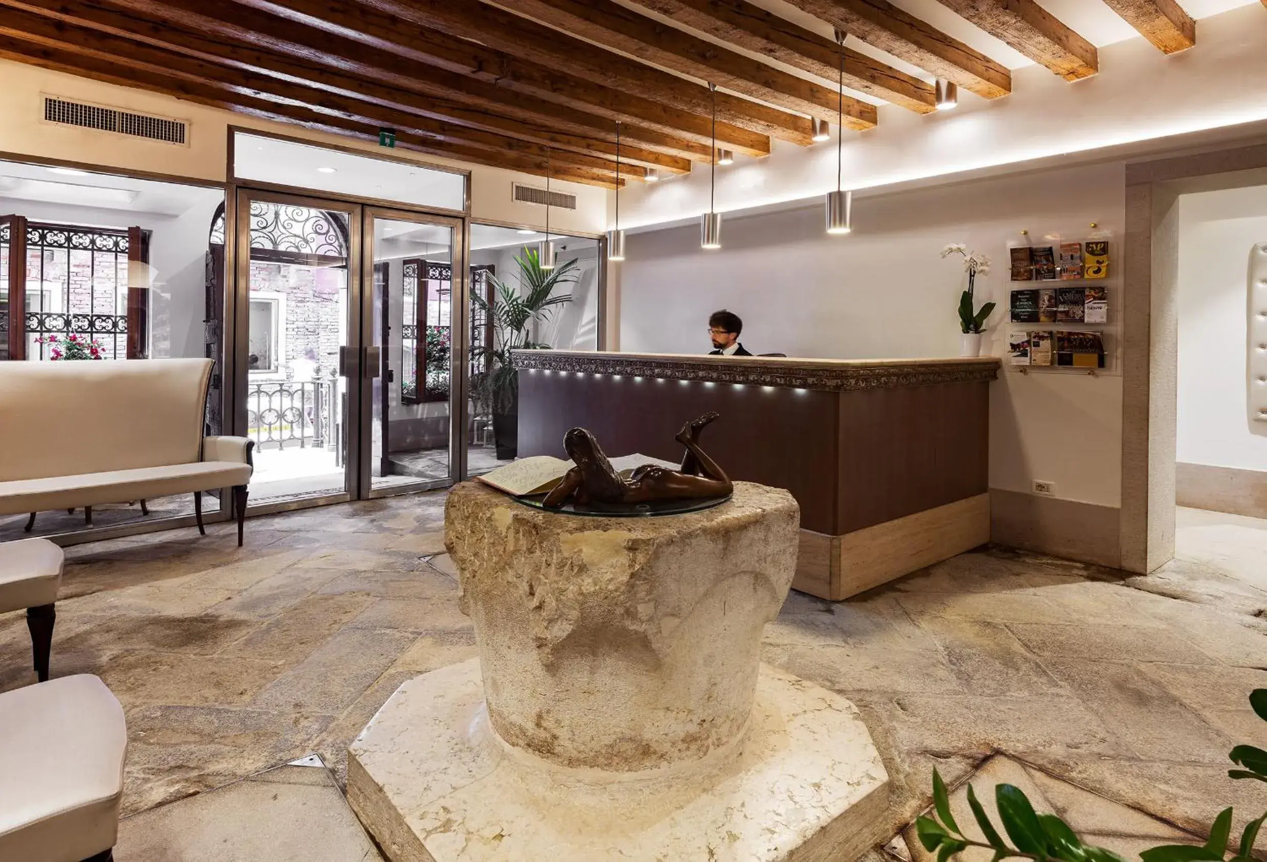 Lobby or reception in Hotel Dell'Opera Lobby or reception in Hotel Dell'Opera