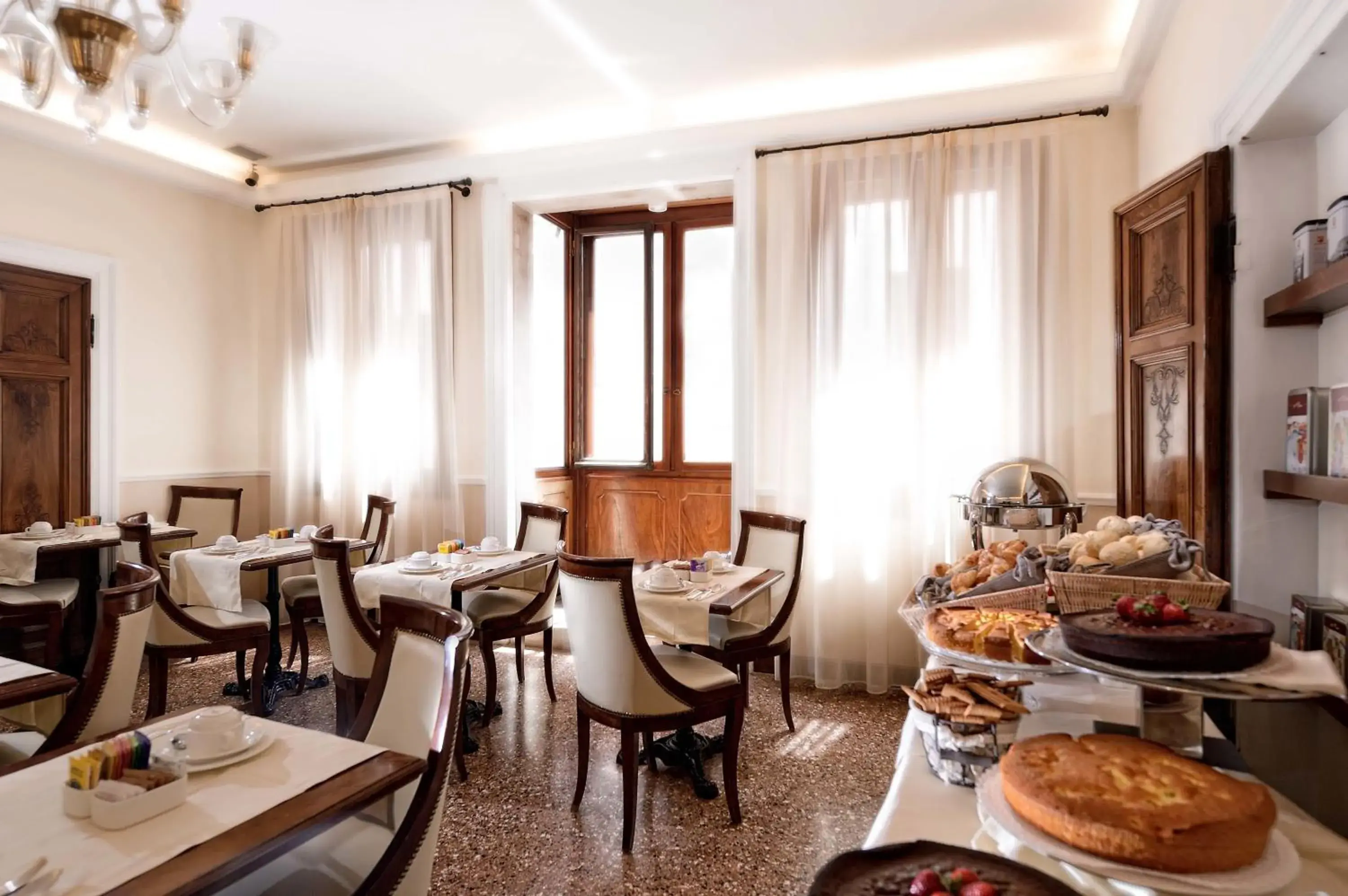 Restaurant/places to eat in Hotel Dell'Opera Restaurant/places to eat in Hotel Dell'Opera