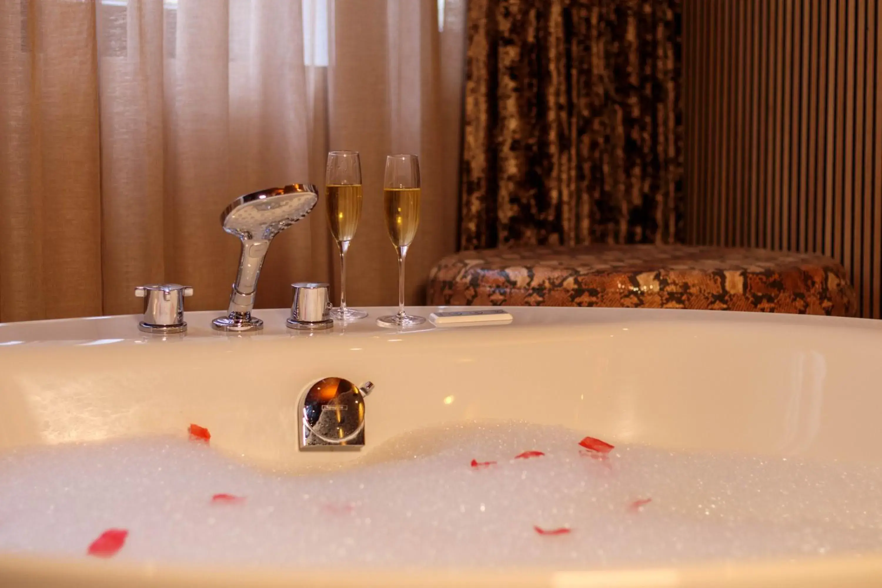 Bath in Manzo's Suites Bath in Manzo's Suites