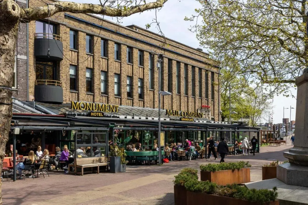 Property building in Manzo's Suites Property building in Manzo's Suites