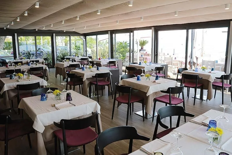 Restaurant/places to eat in Hotel Aurora