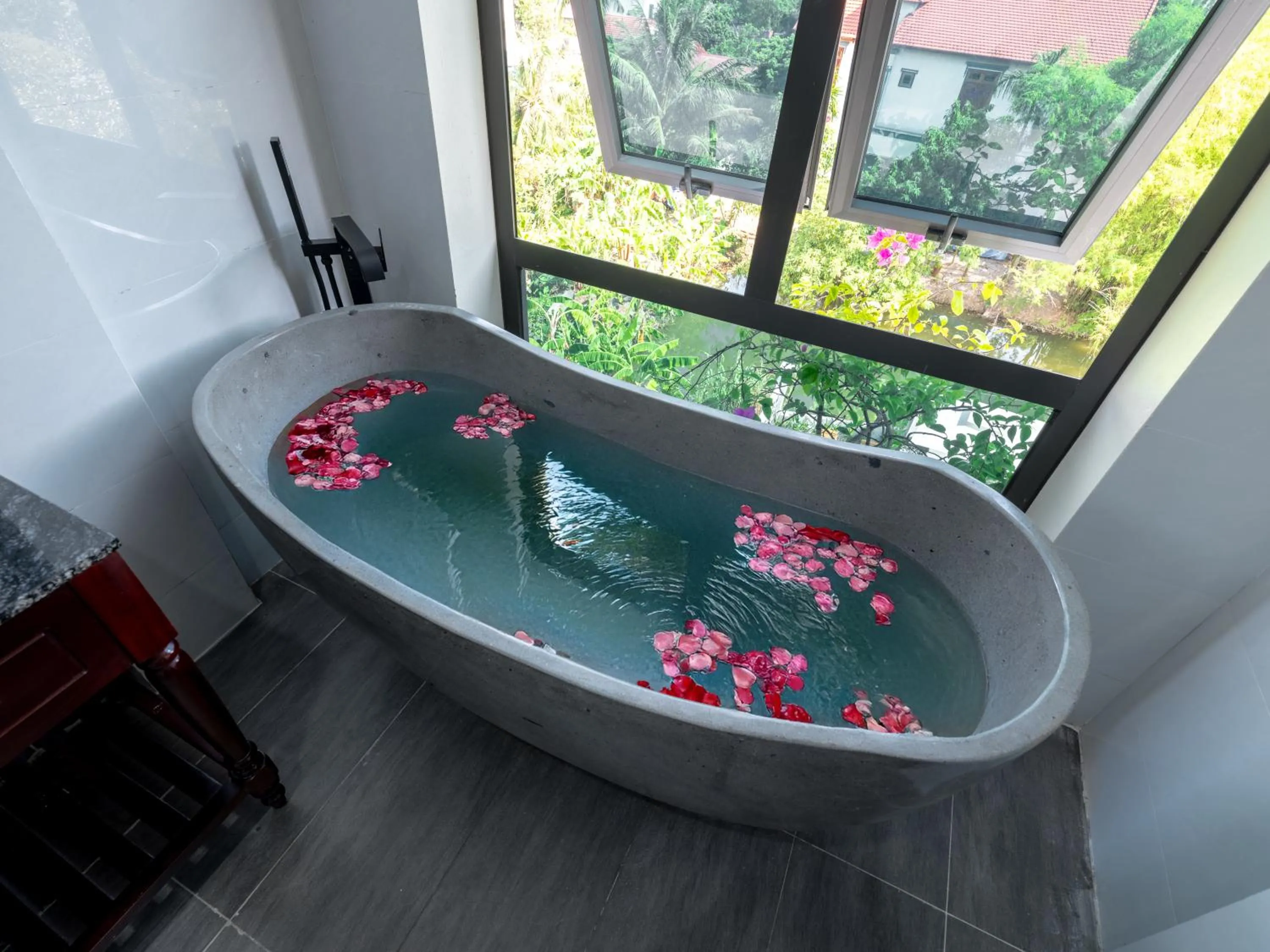 Premium Quadruple Room in Le Grande TamCoc Retreat