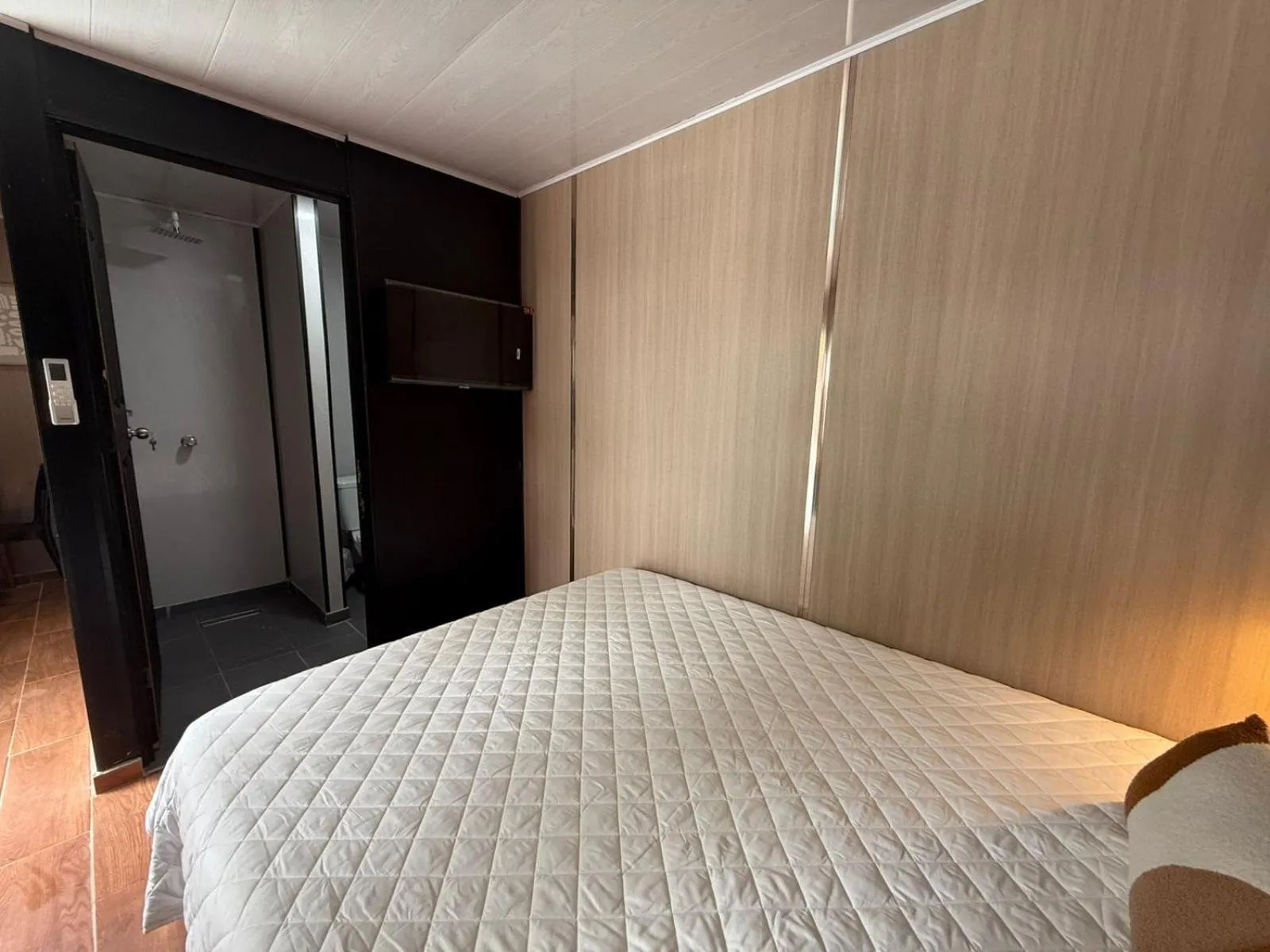 Bathroom, Bed in VUE by The Cabins
