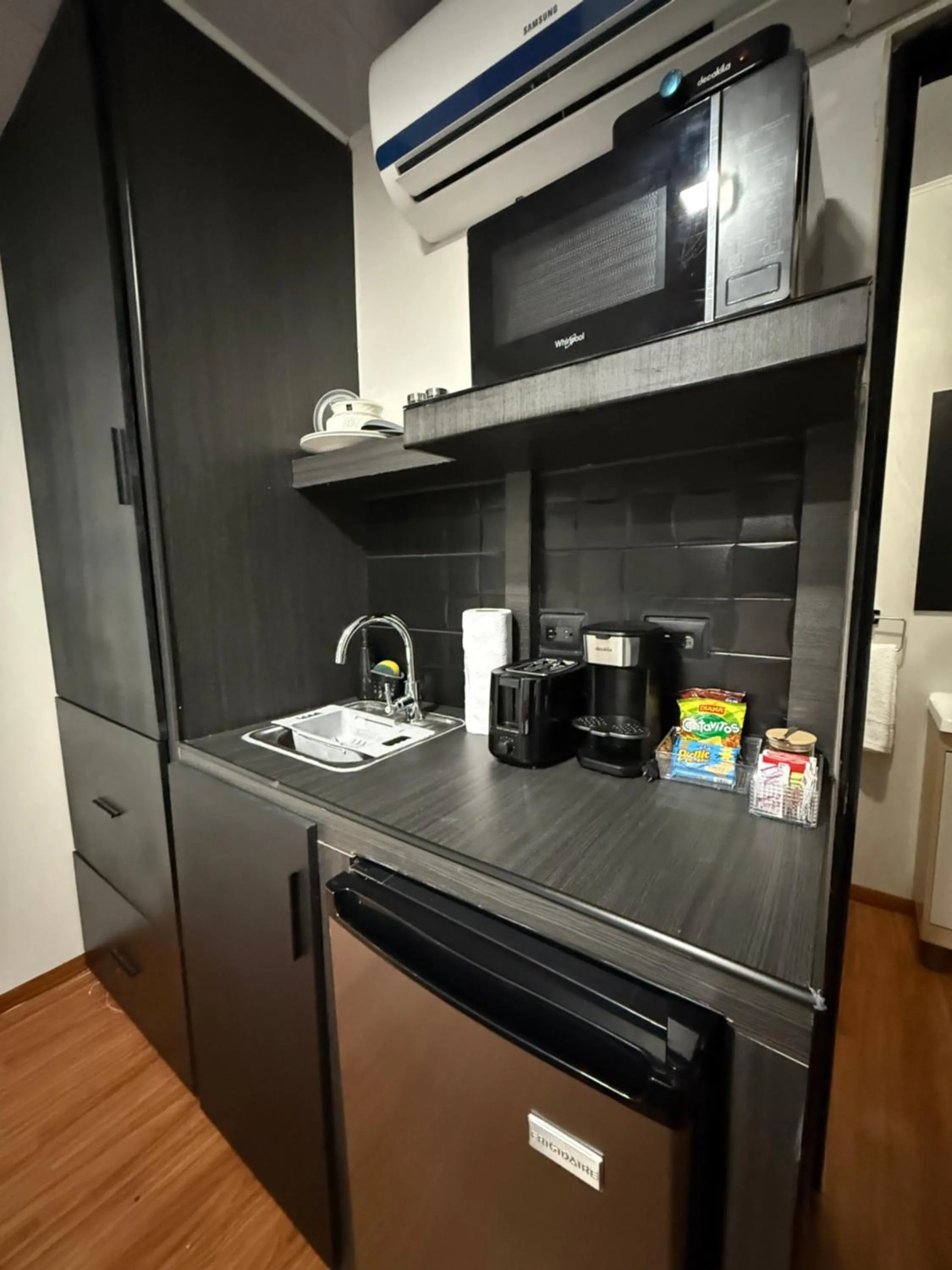 Kitchen or kitchenette in VUE by The Cabins