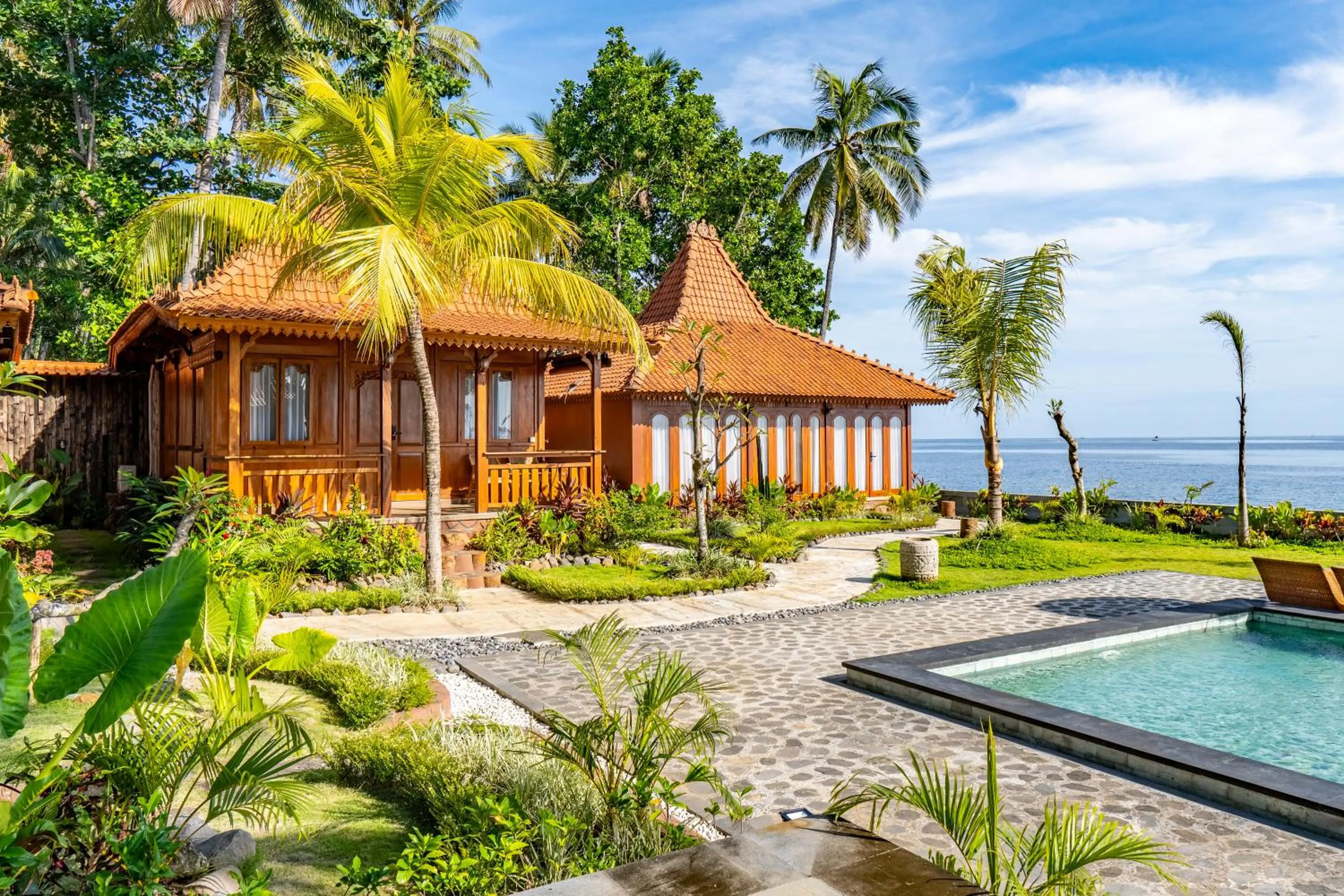 Dani Beach Villa - Beachfront Villas in Tejakula