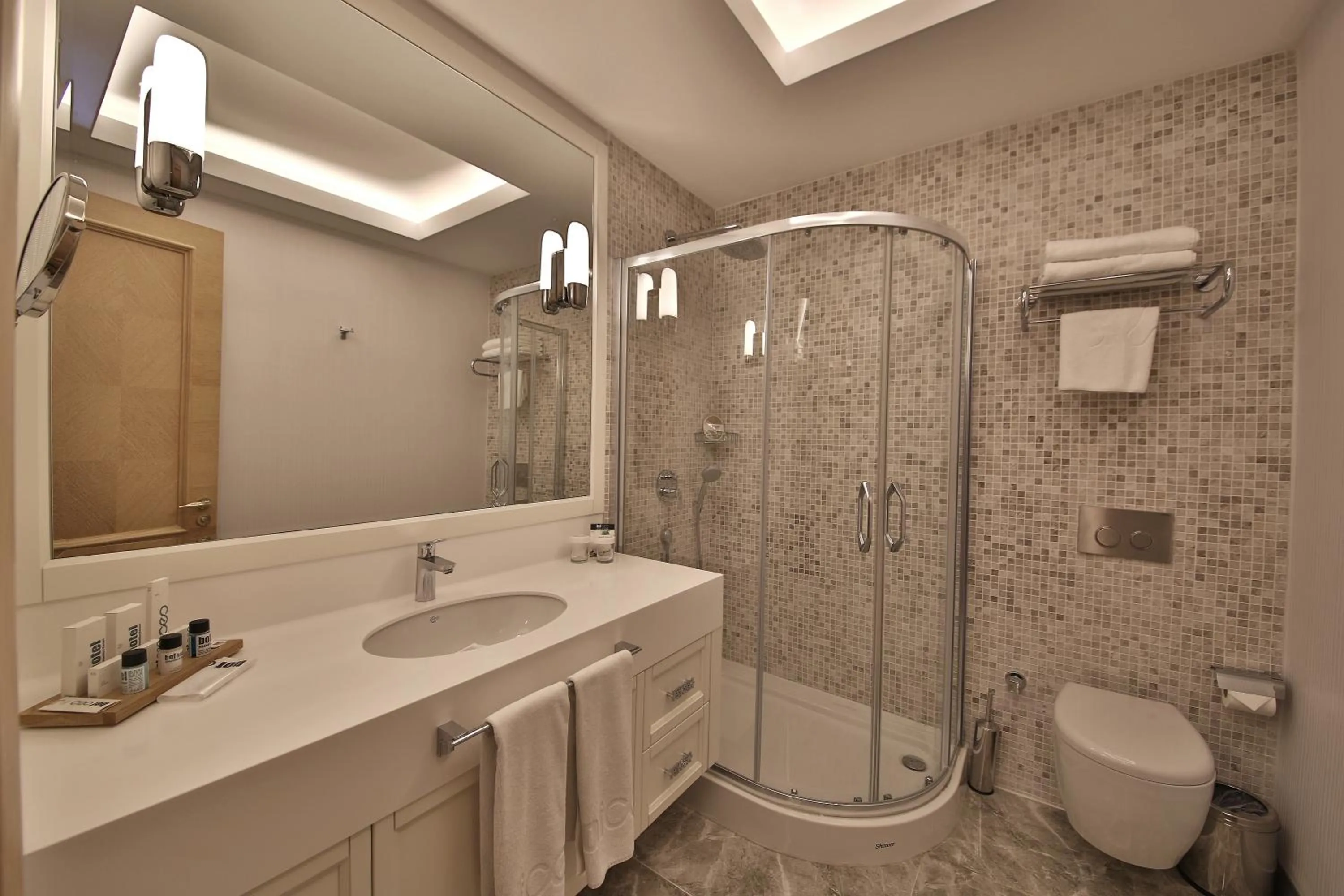 Shower in Bof Hotels Ceo Suites Atasehir