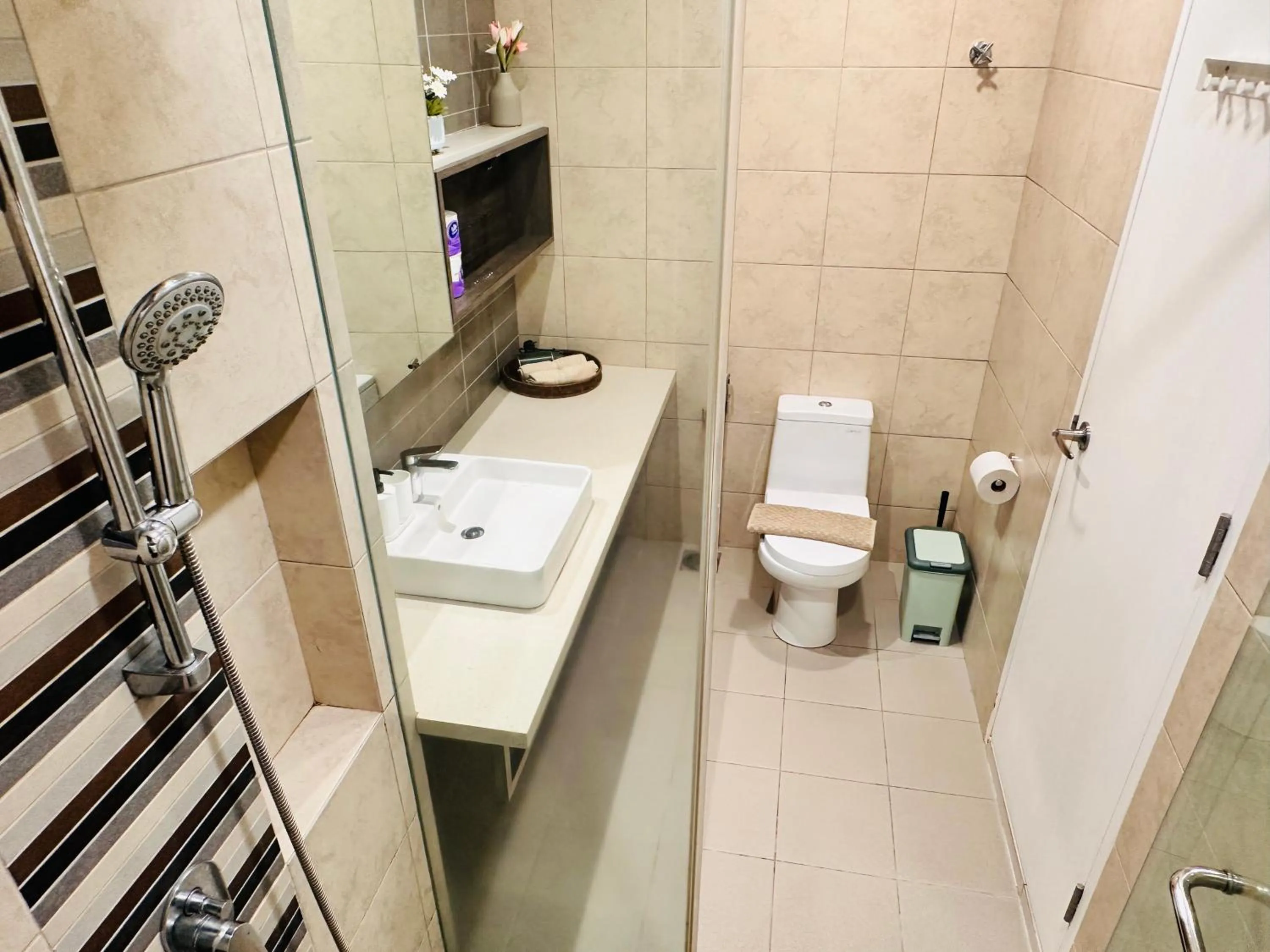 Shower in The Robertson Bukit Bintang