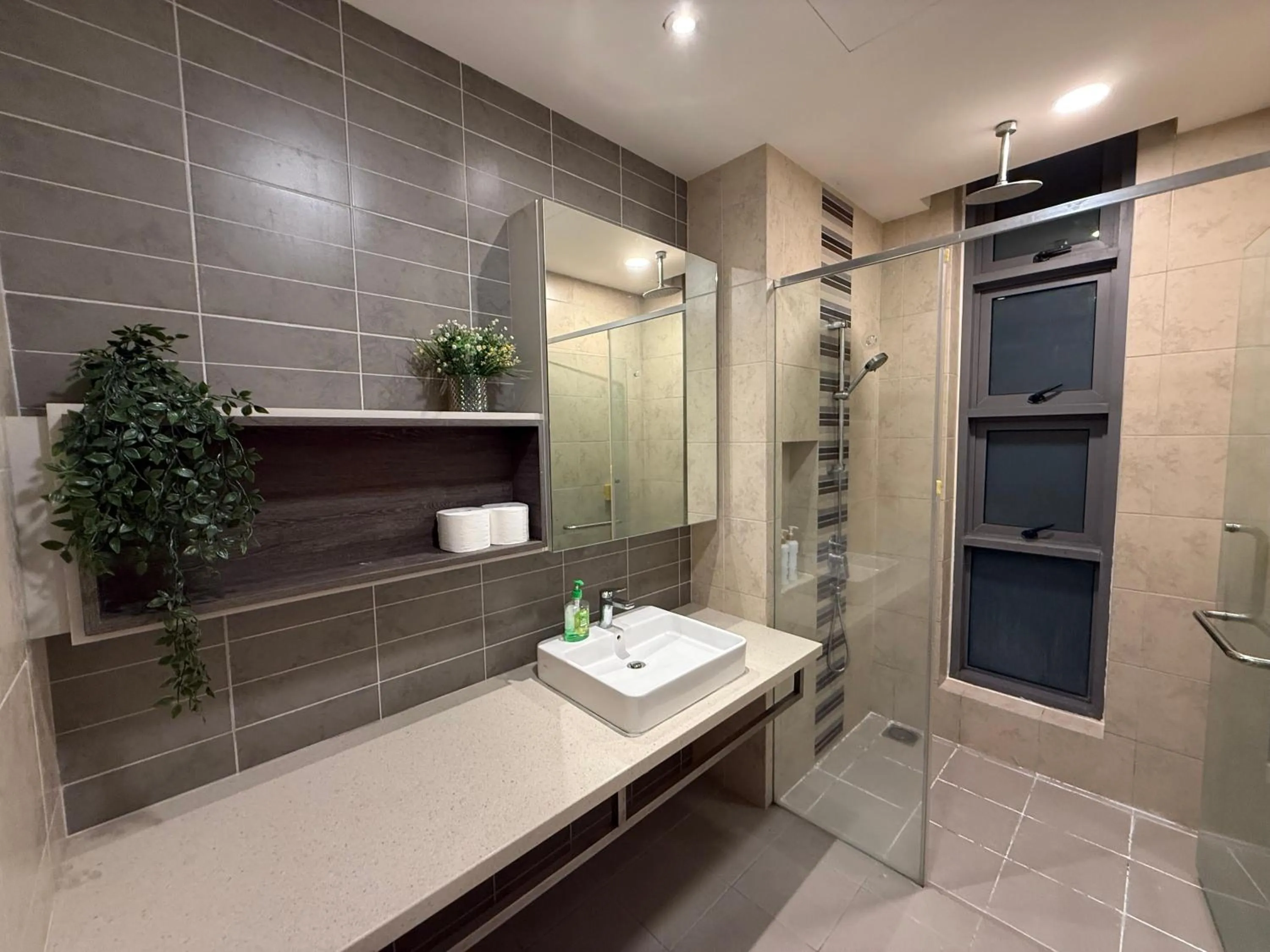 Shower in The Robertson Bukit Bintang