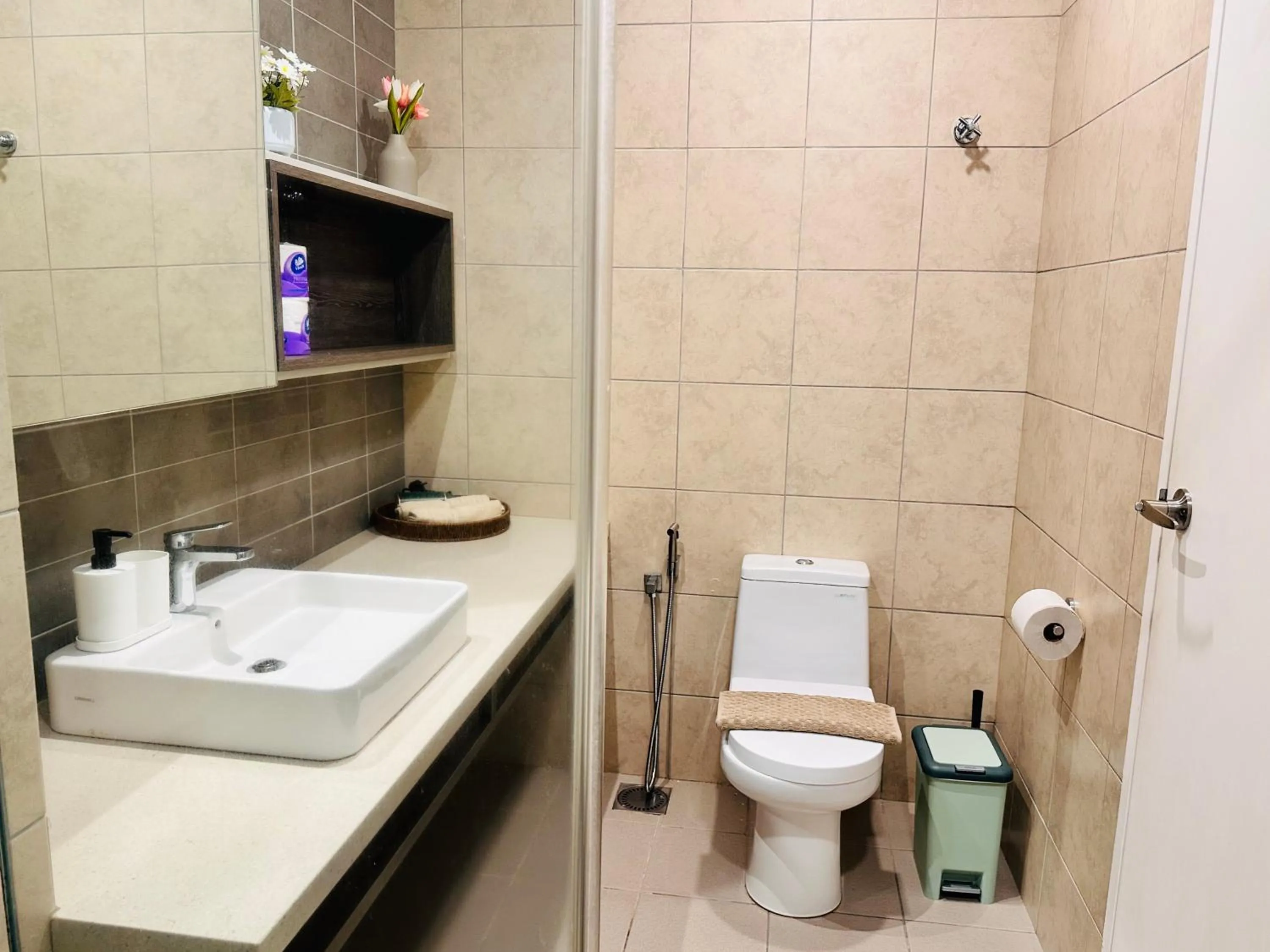 Shower in The Robertson Bukit Bintang