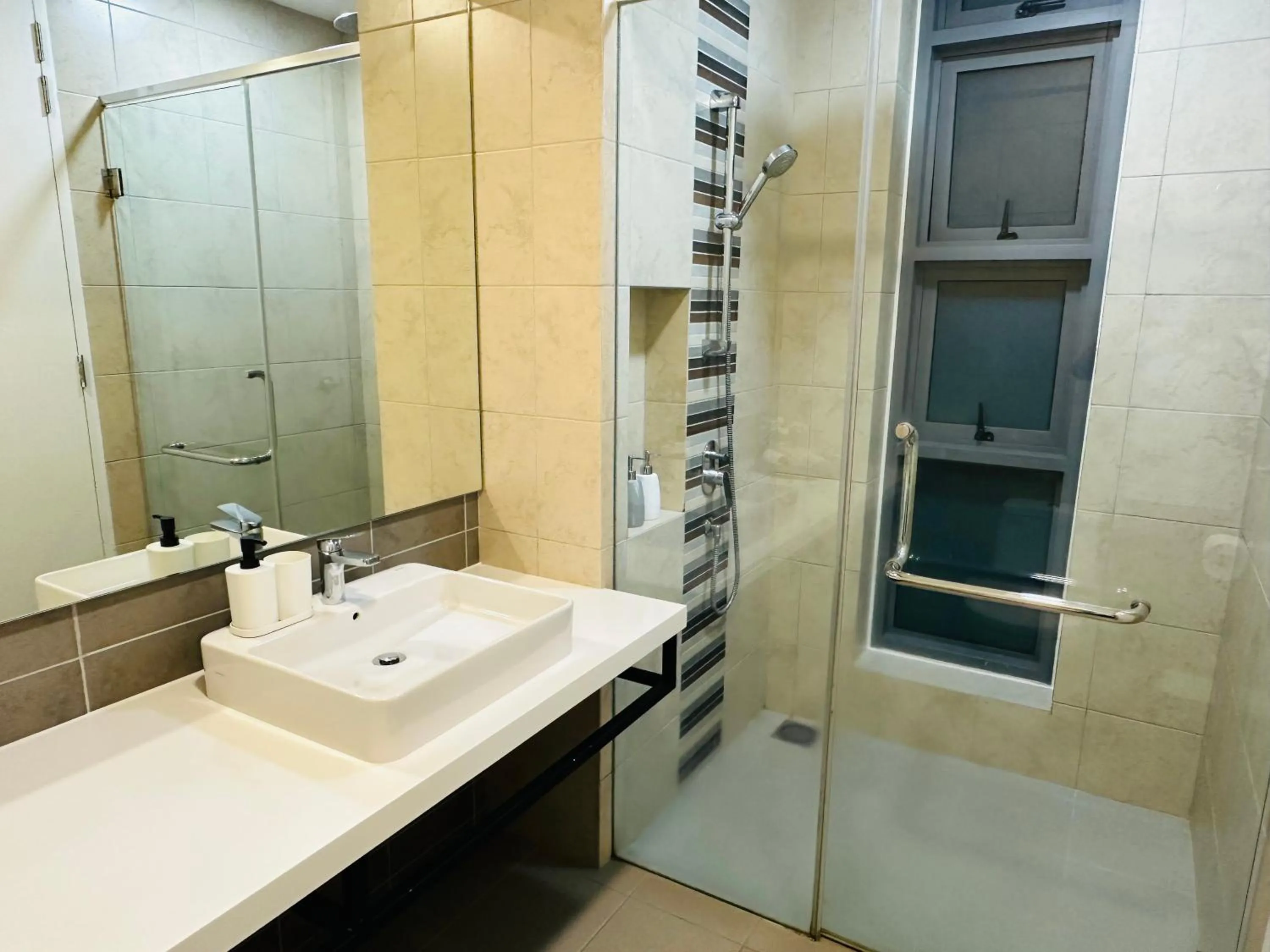 Shower in The Robertson Bukit Bintang