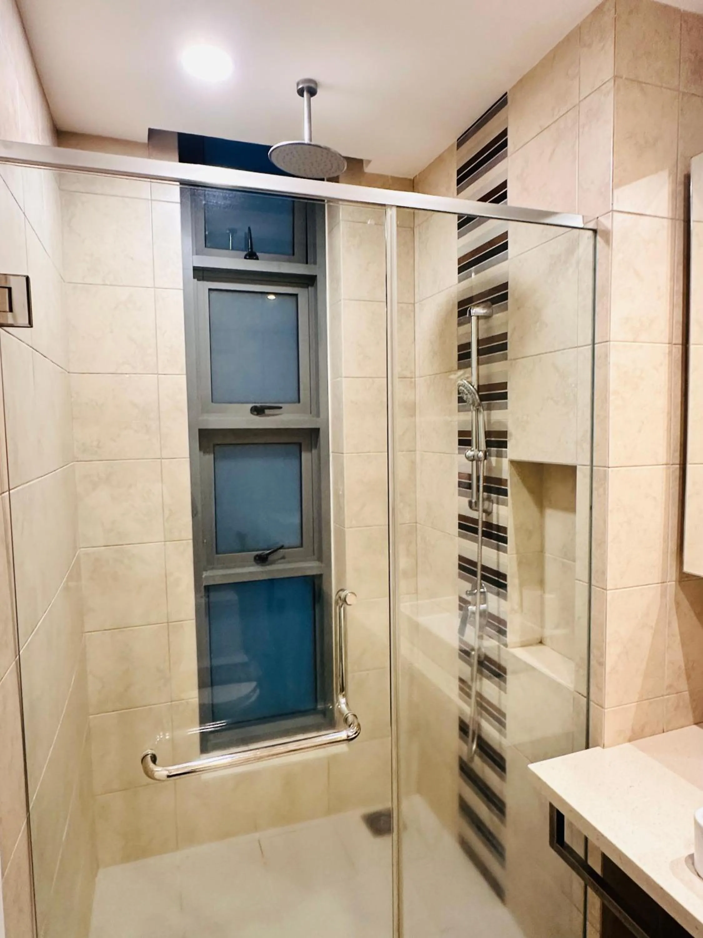 Shower in The Robertson Bukit Bintang