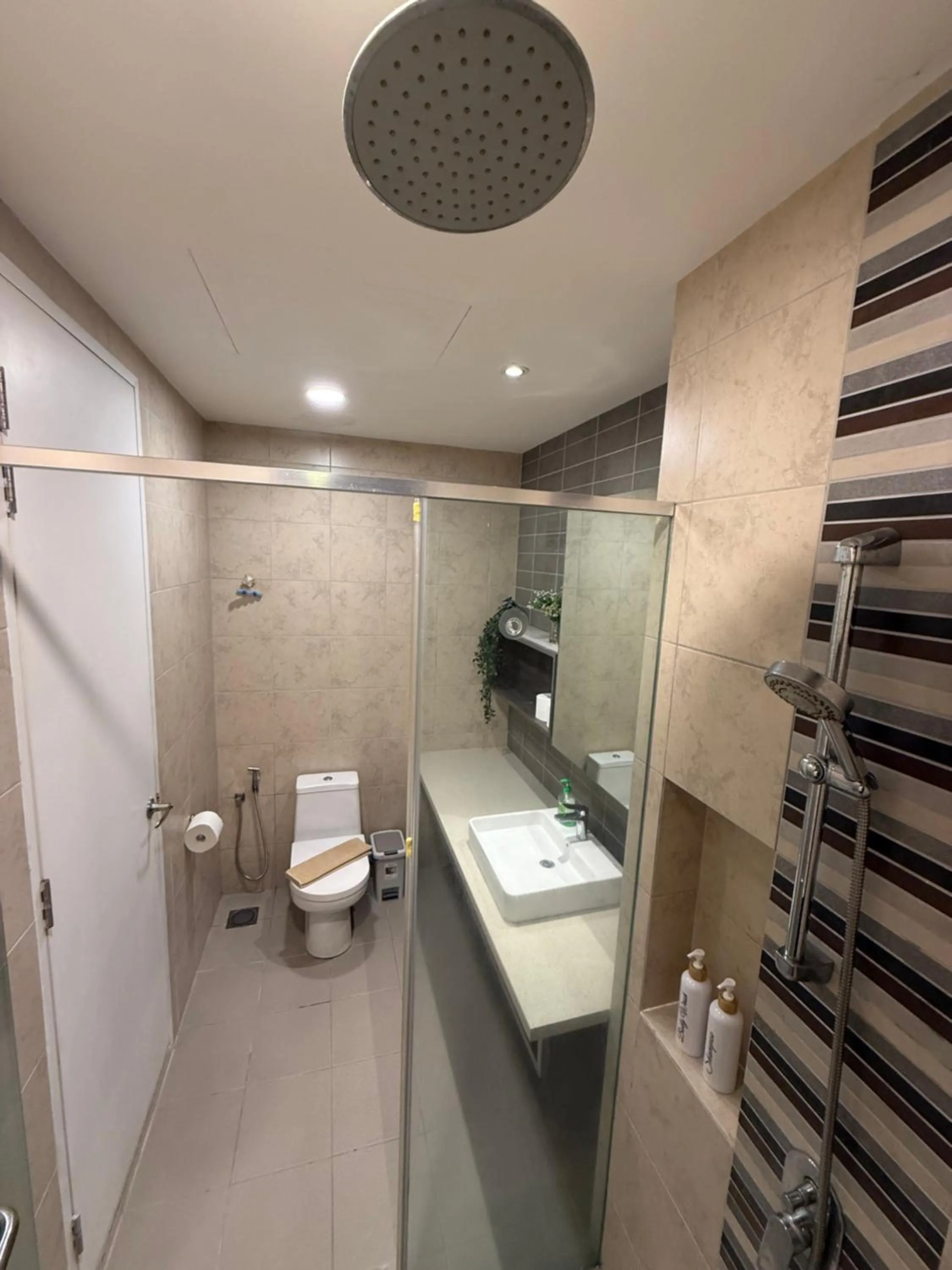 Shower in The Robertson Bukit Bintang