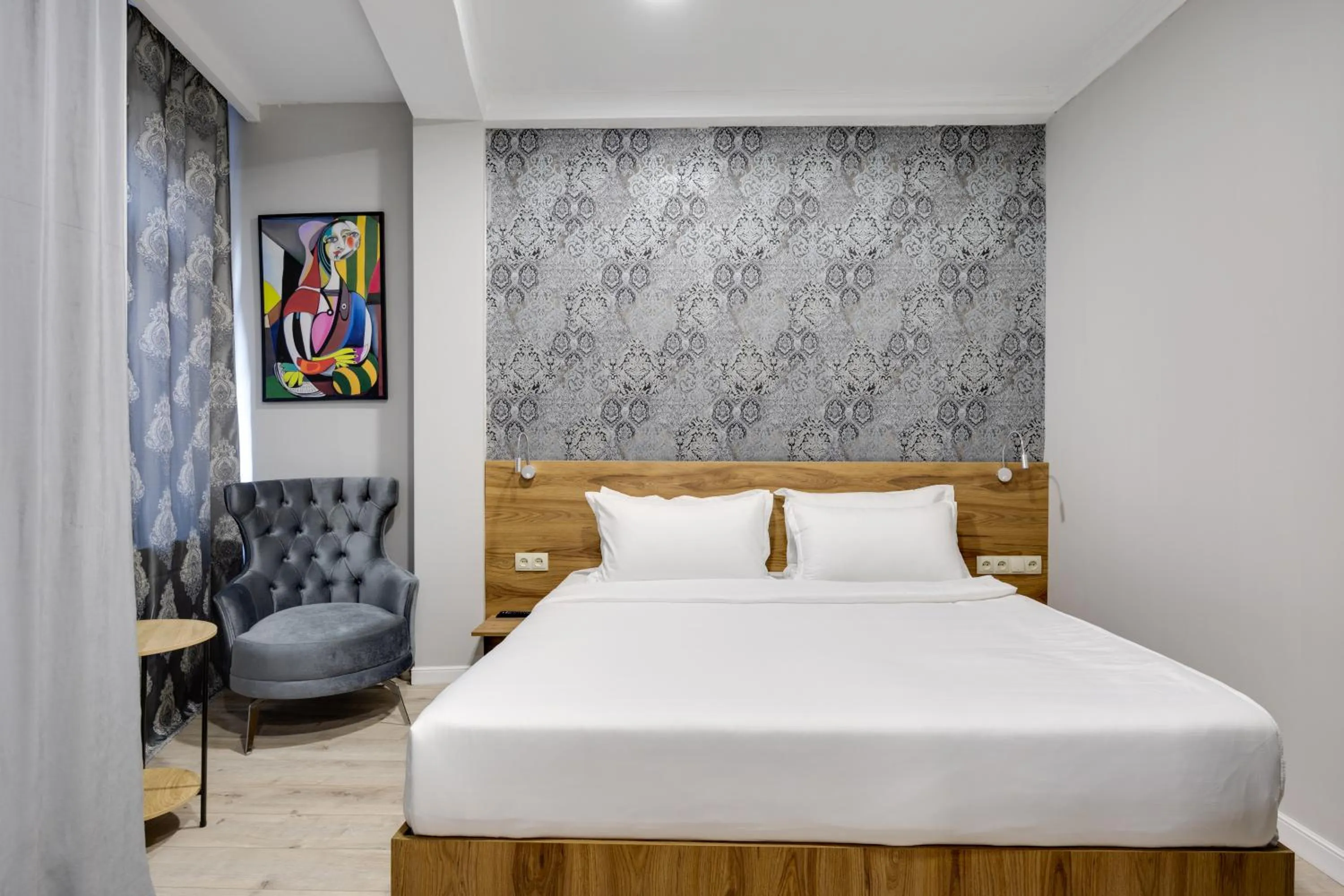 Bedroom, Bed in Regraph Hotel