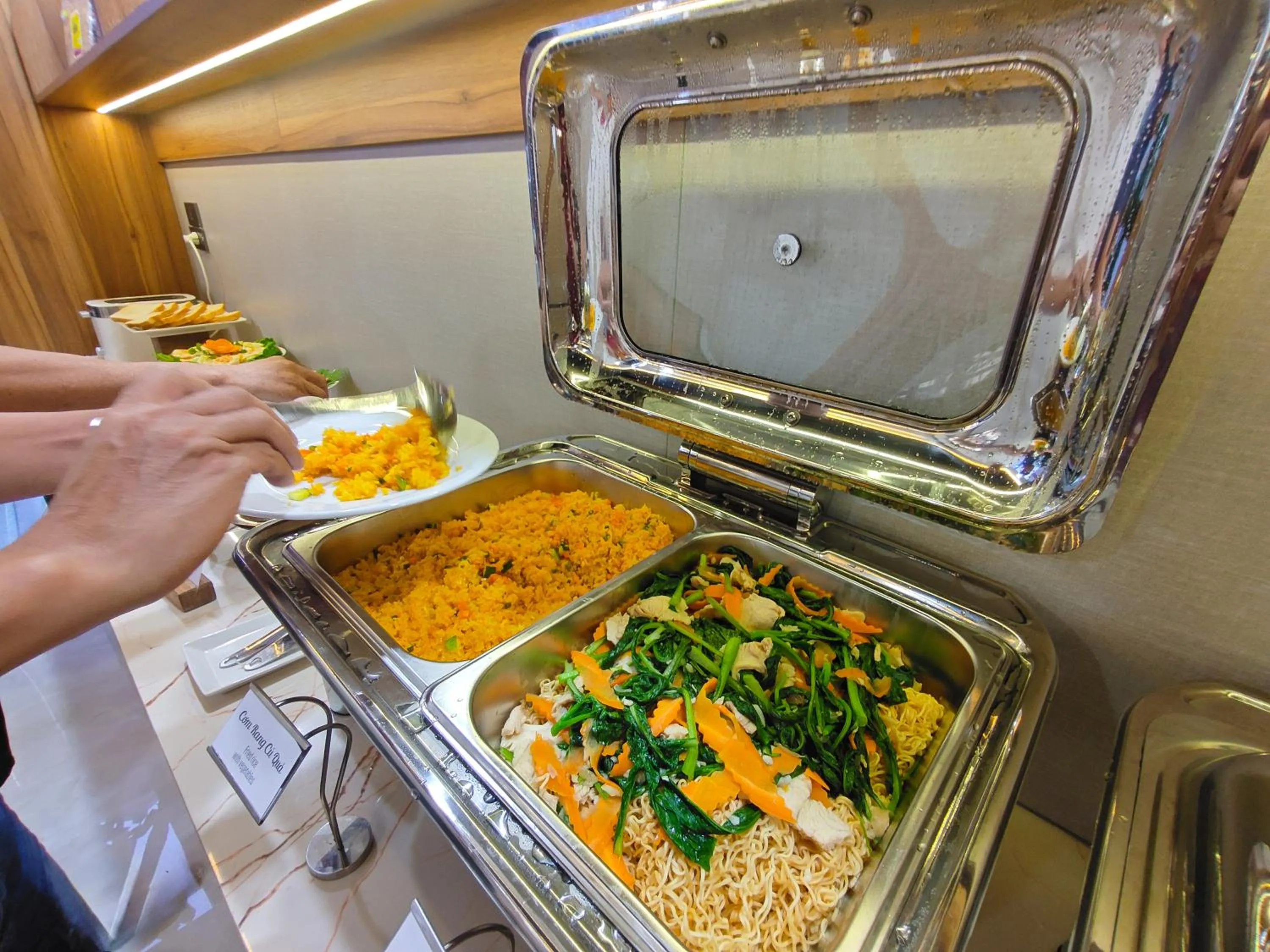 Restaurant/places to eat in MAI Luxury Hotel Ninh Binh