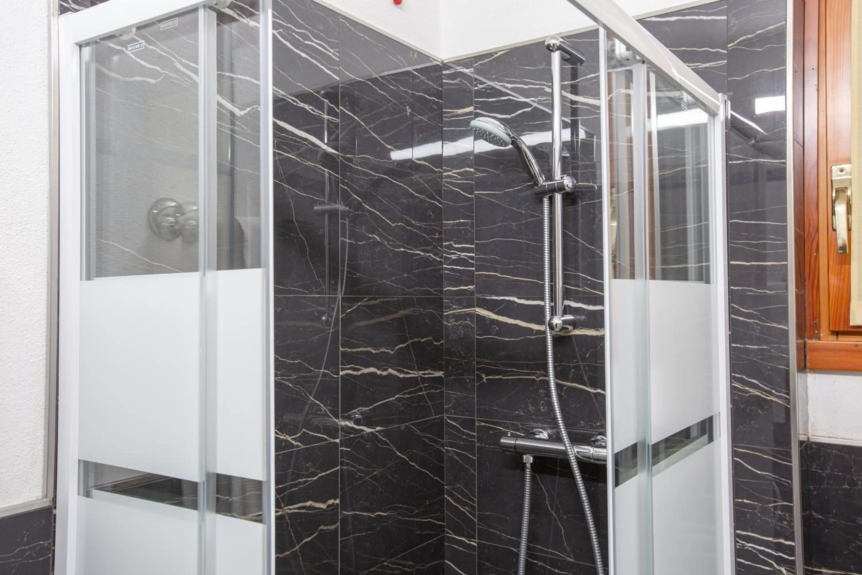 Shower in Hotel Biancospino