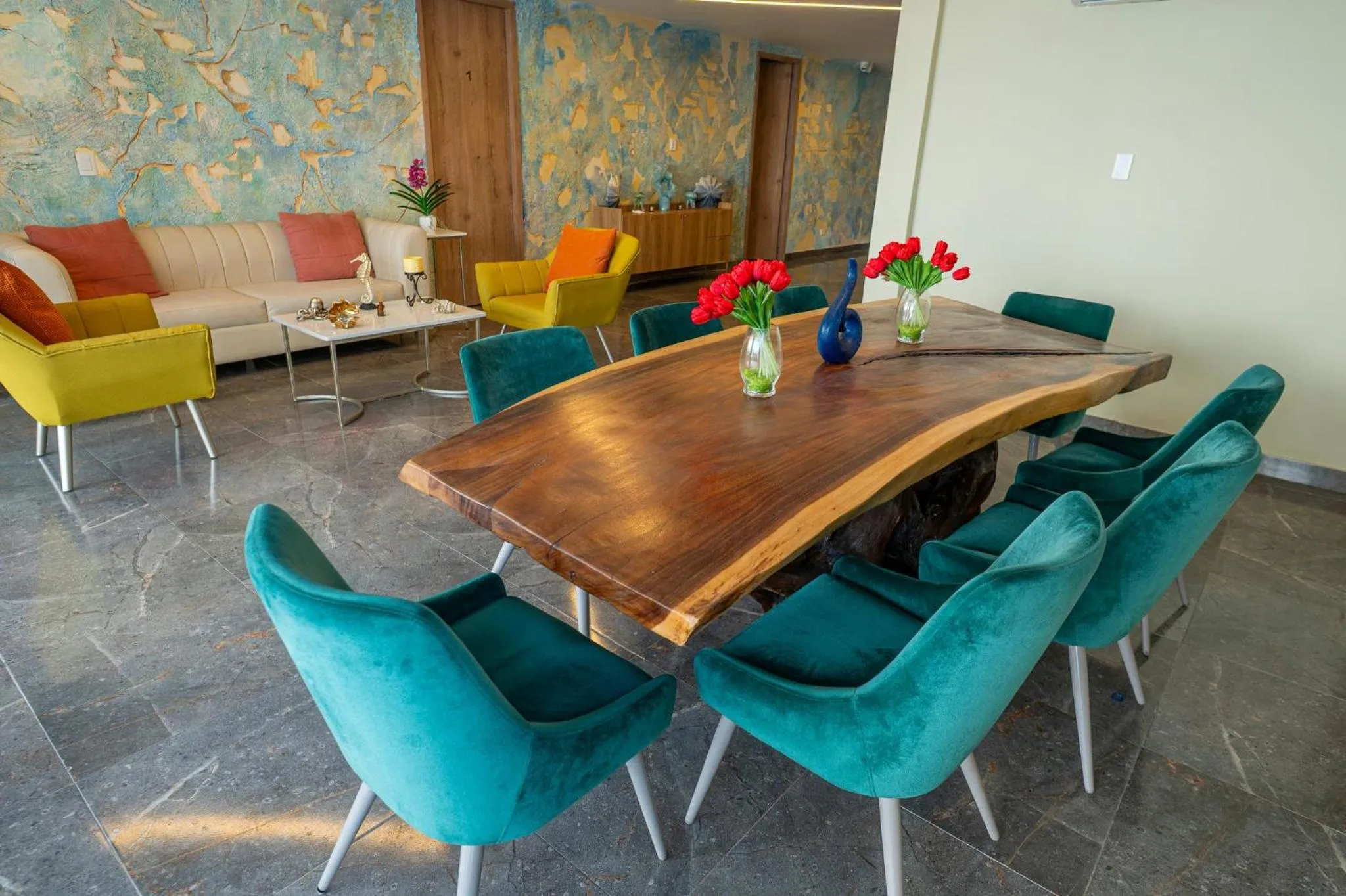 Seating area in Hotel Bahía Azul Manga Cartagena