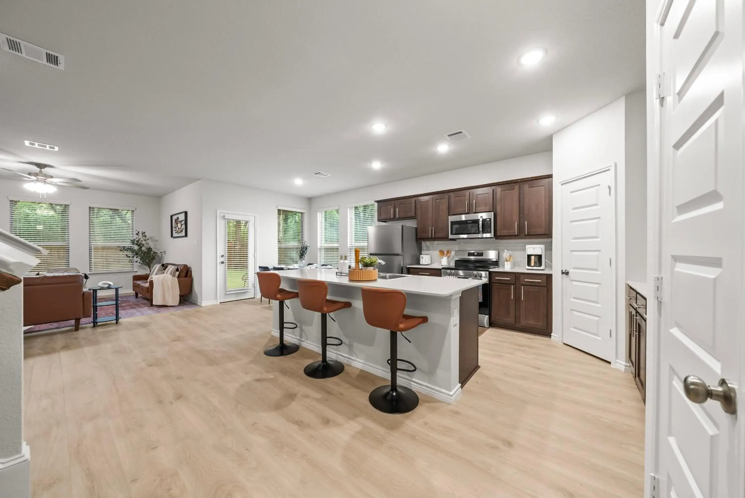 Luxurious 4 Bed Duplex Getaway! Luxurious 4 Bed Duplex Getaway!