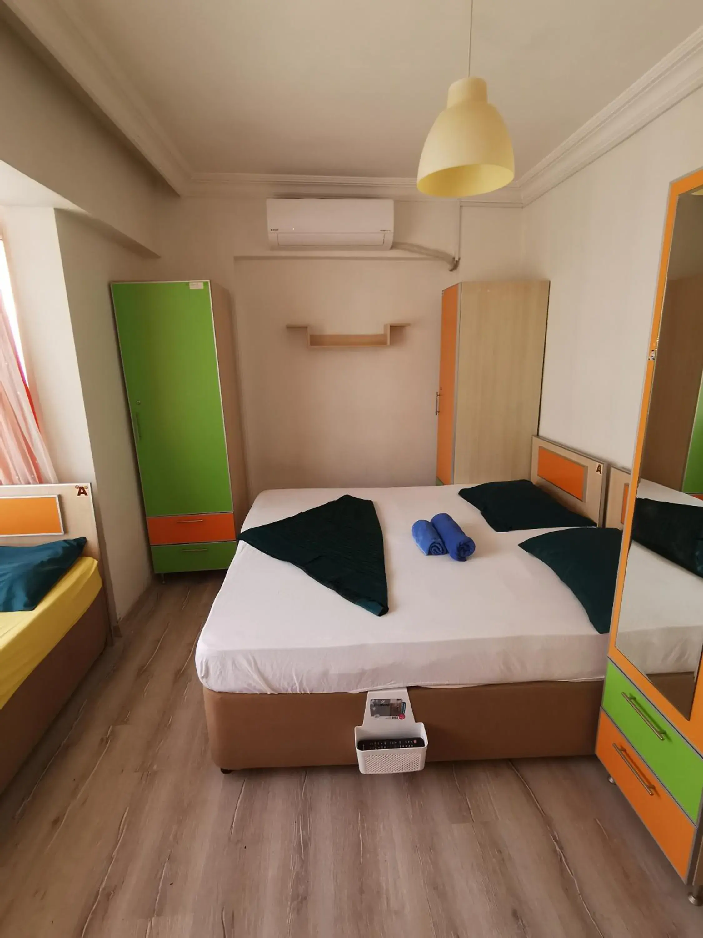 Basic Triple Room in Çanakkale Kampüs Pansiyon Basic Triple Room in Çanakkale Kampüs Pansiyon