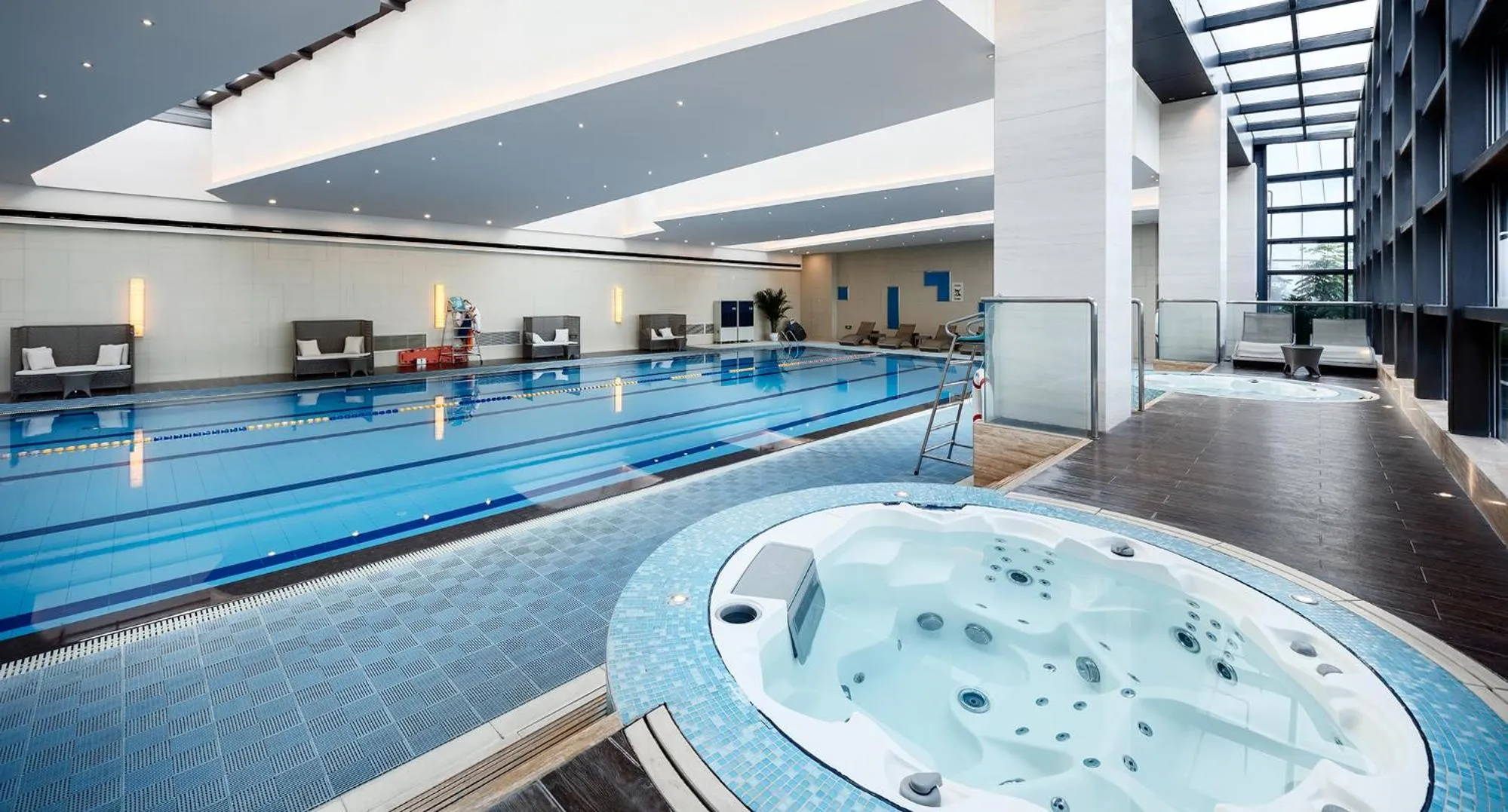 Swimming pool in Hotel Nikko Suzhou