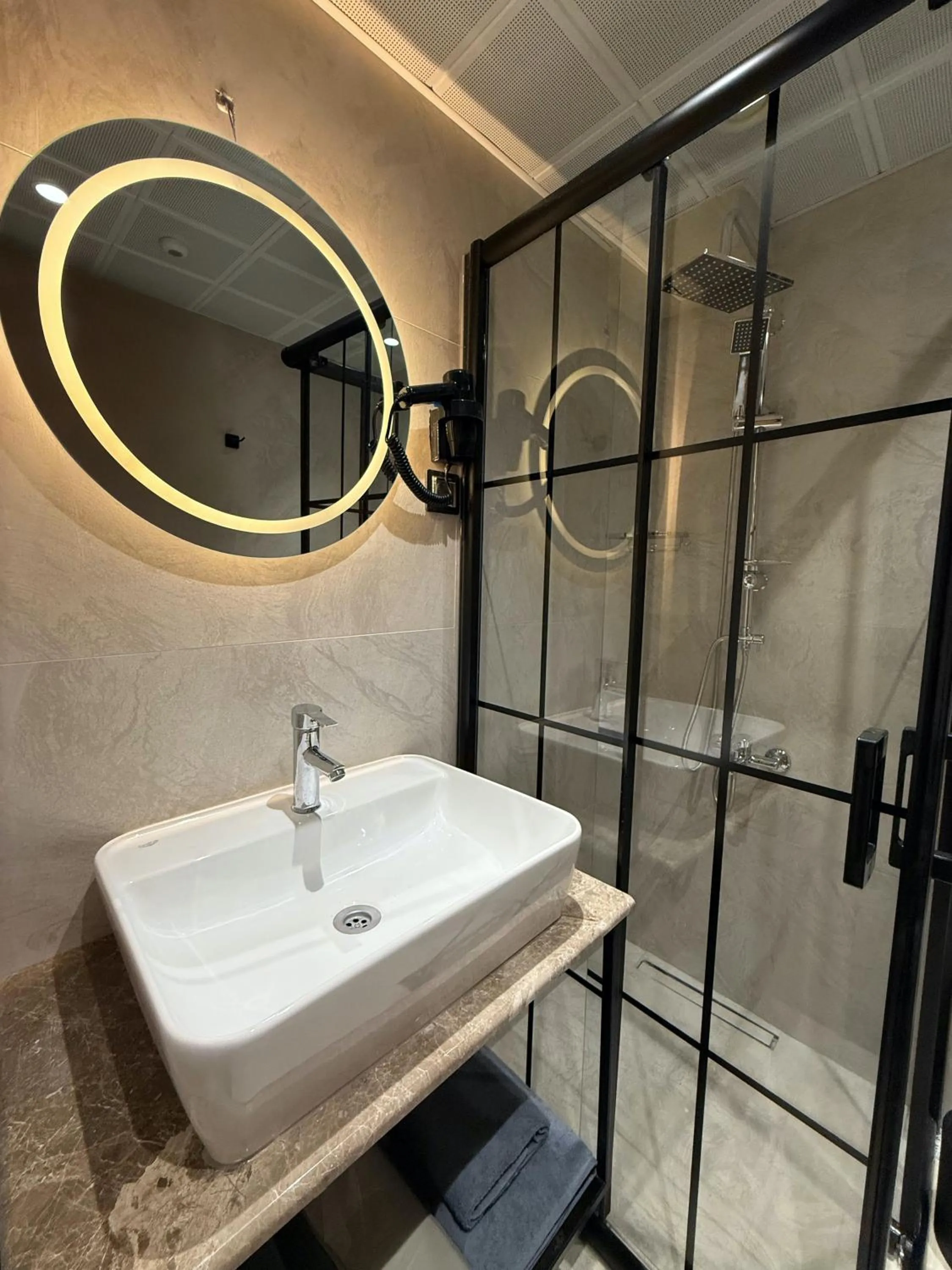 Shower in Sky Luxe Hotel Konyaaltı