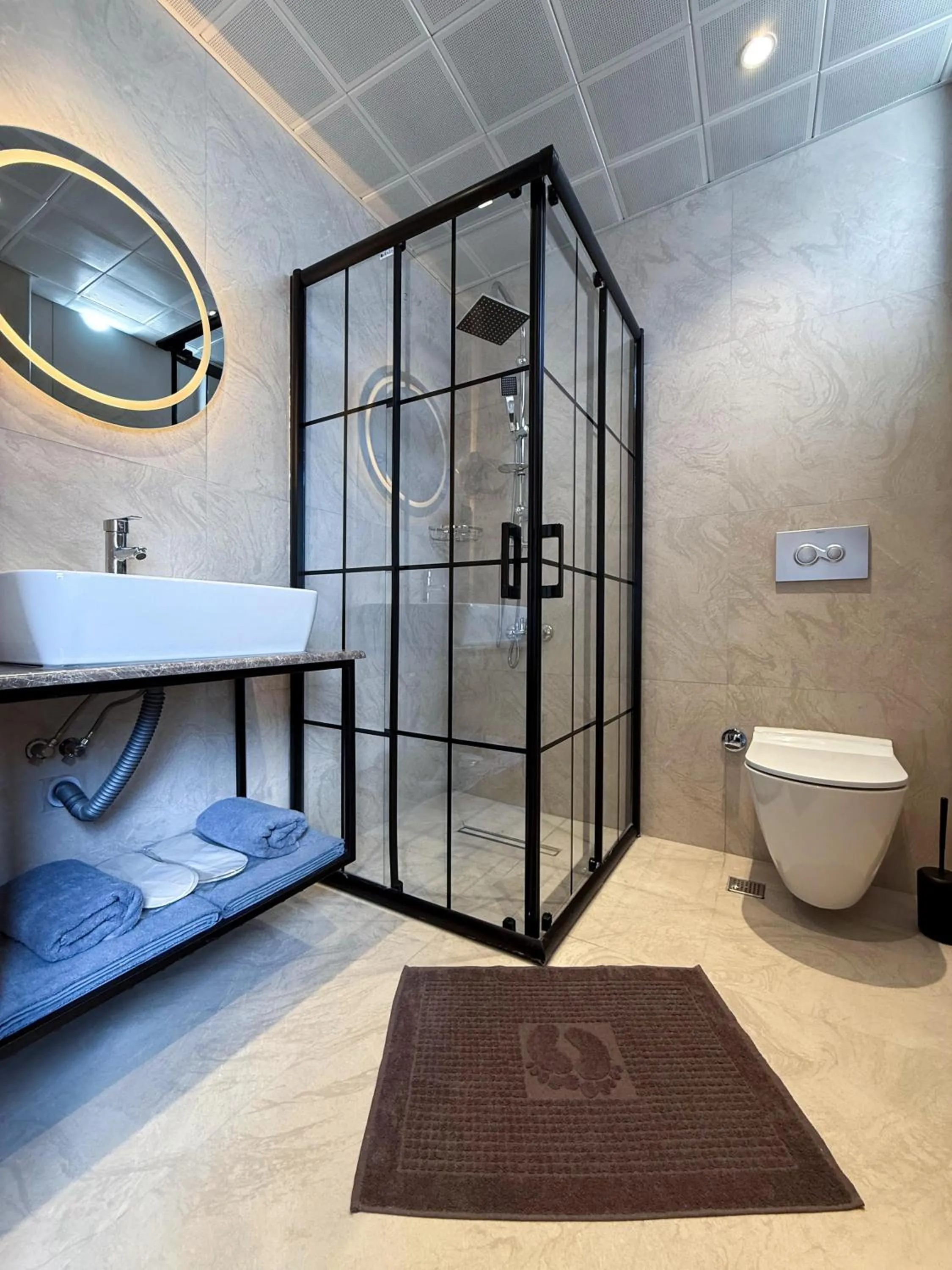 Shower, Bed in Sky Luxe Hotel Konyaaltı