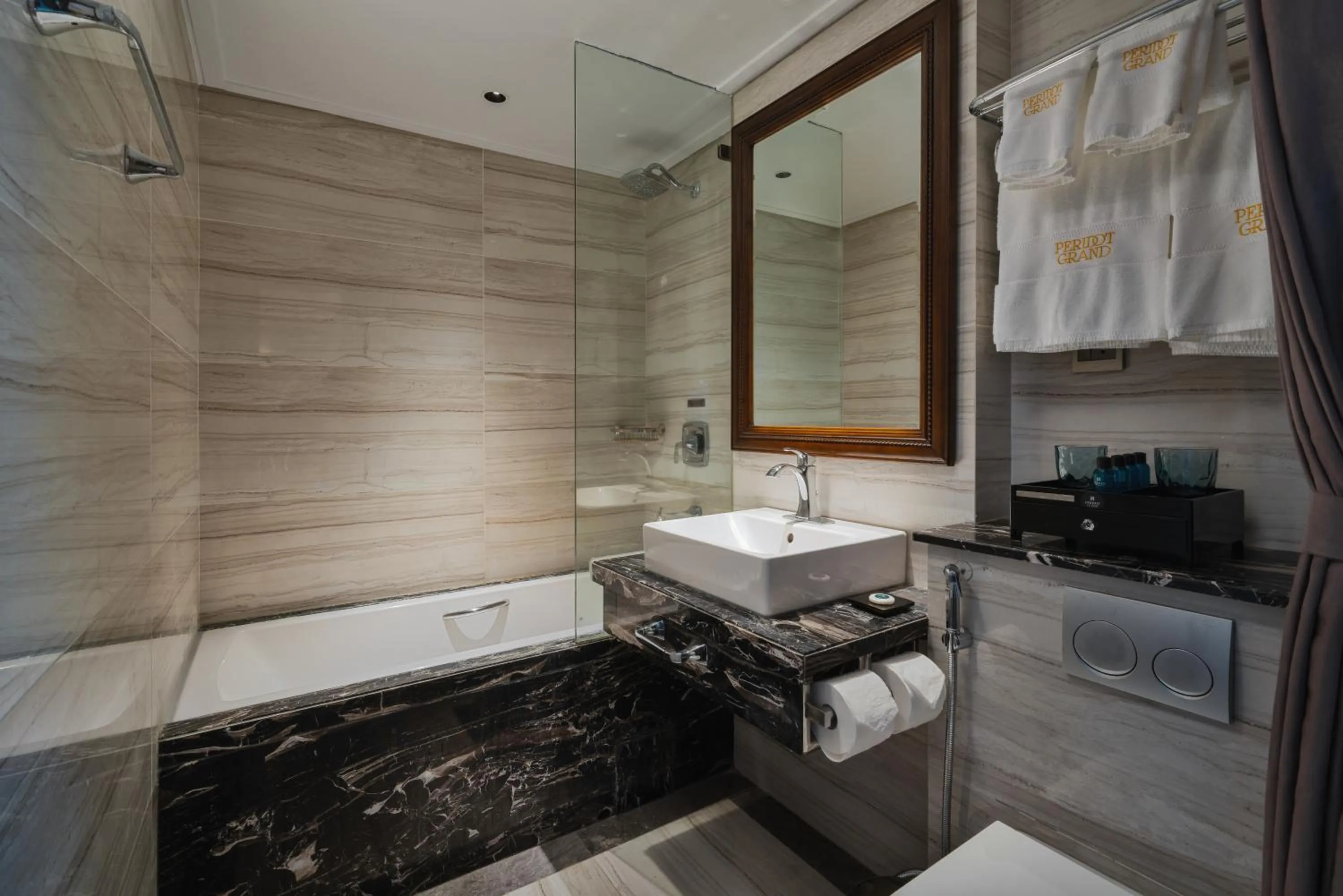 Bathroom in Peridot Gallery Classic Hotel