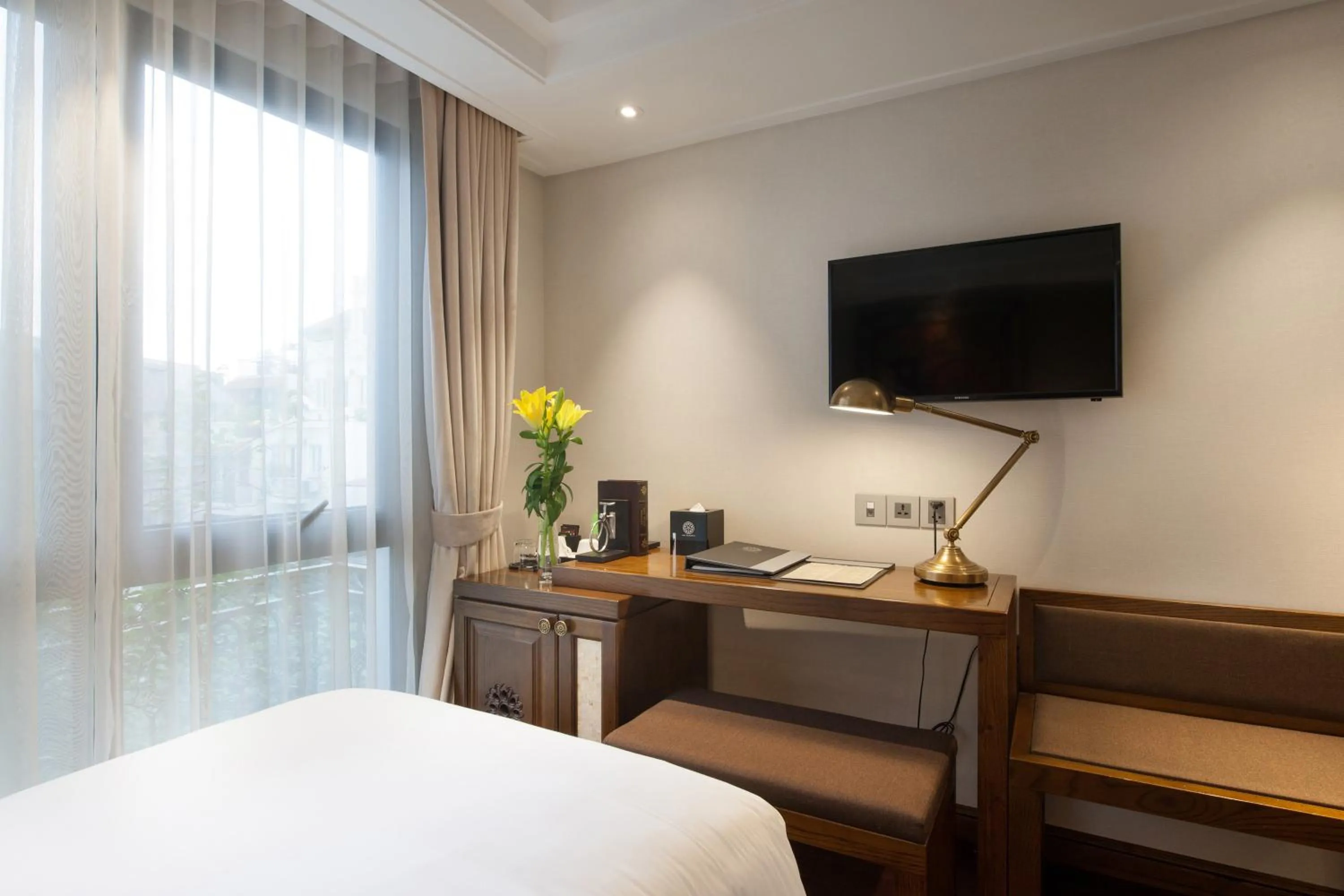 Photo of the whole room, Bed in Peridot Gallery Classic Hotel