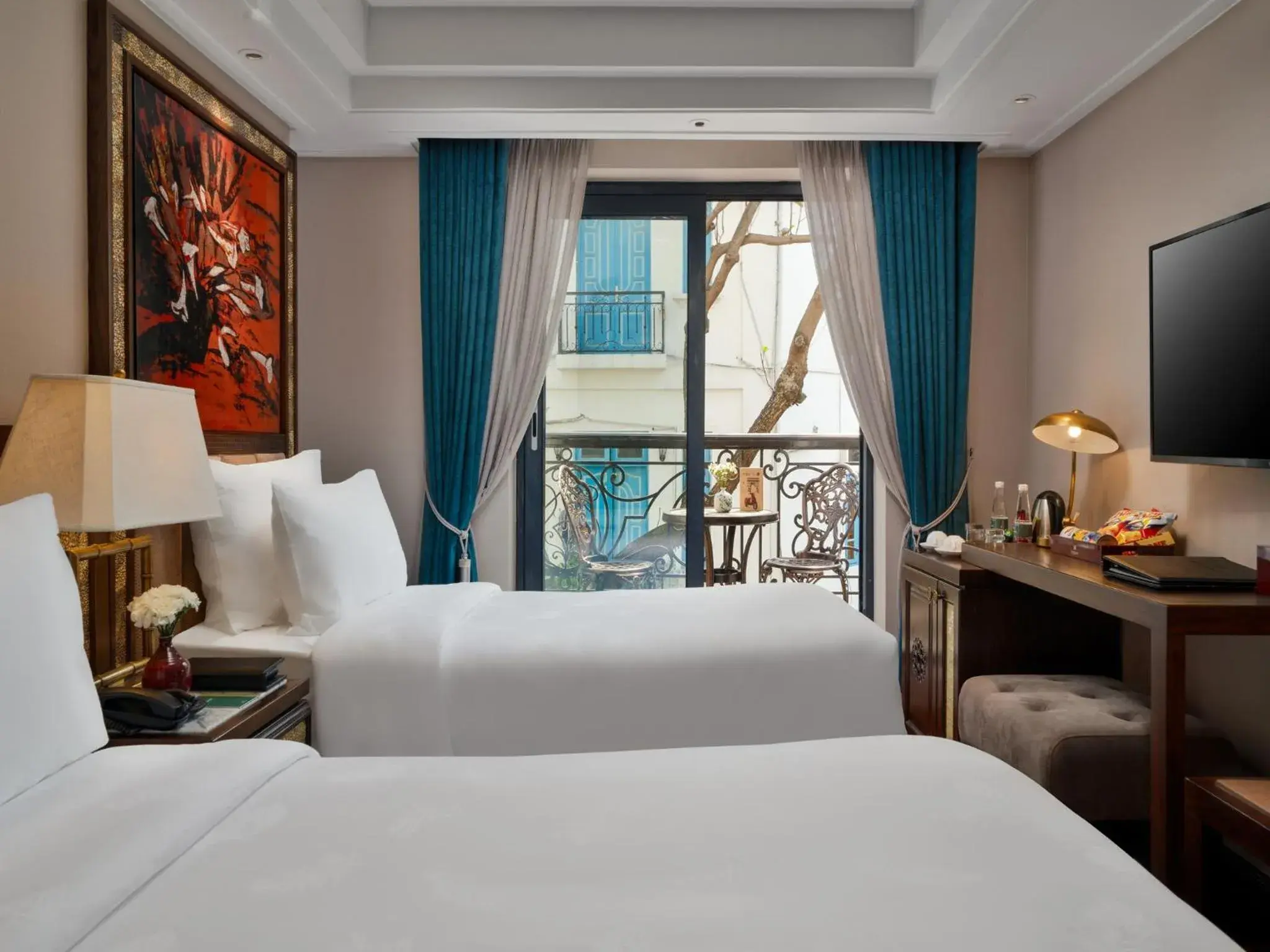 View (from property/room), Bed in Peridot Gallery Classic Hotel View (from property/room), Bed in Peridot Gallery Classic Hotel
