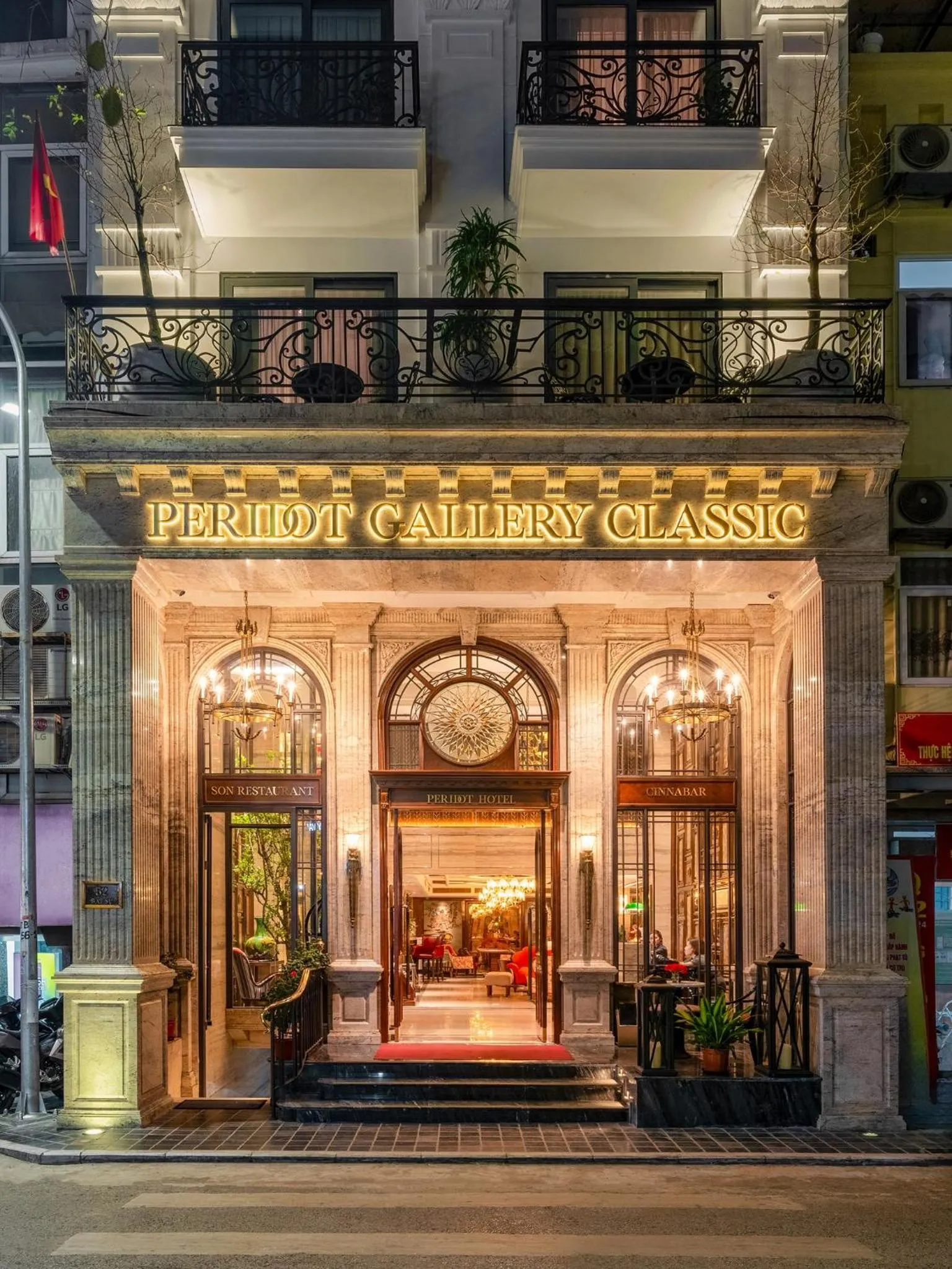Property building in Peridot Gallery Classic Hotel