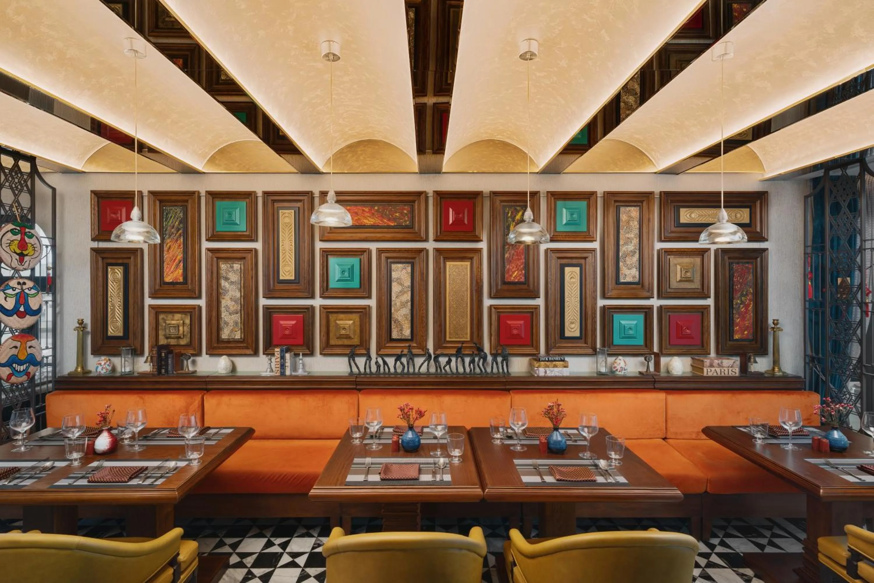 Restaurant/places to eat in Peridot Gallery Classic Hotel