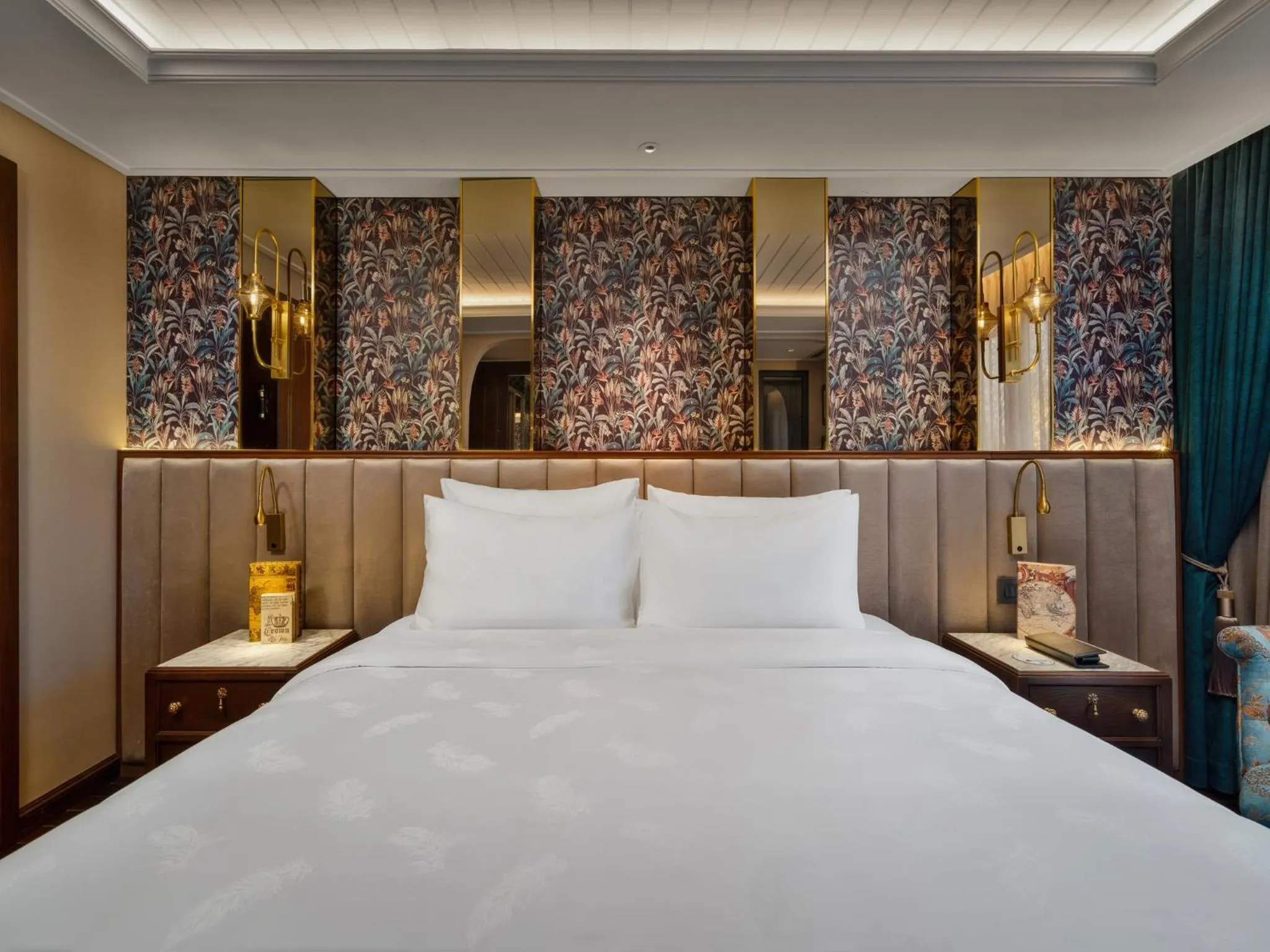 Bedroom, Bed in Peridot Gallery Classic Hotel