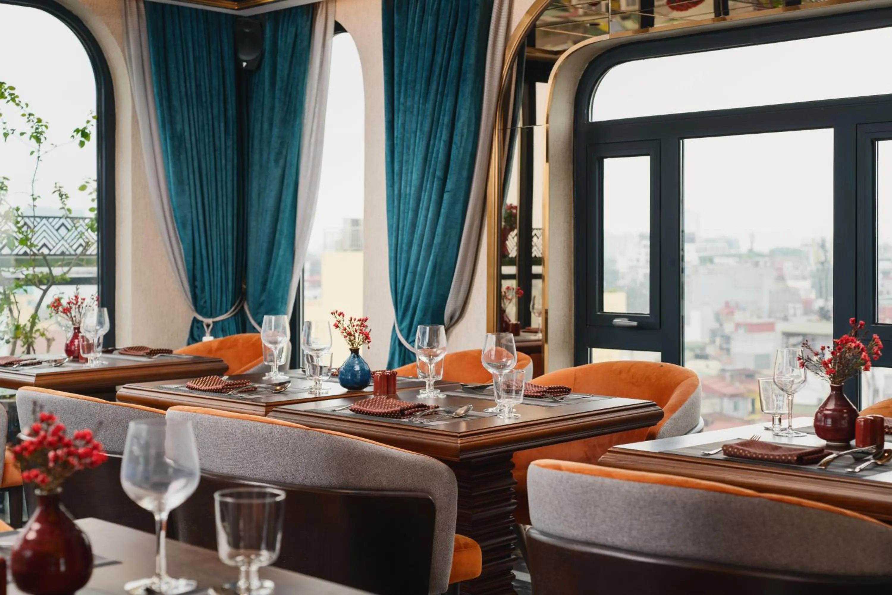 Restaurant/places to eat in Peridot Gallery Classic Hotel