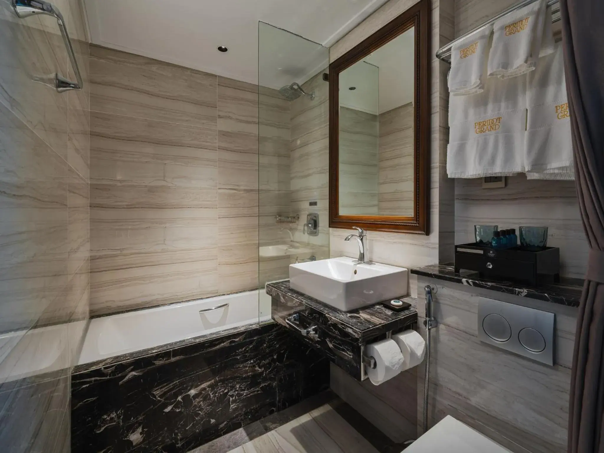 Bathroom in Peridot Gallery Classic Hotel Bathroom in Peridot Gallery Classic Hotel