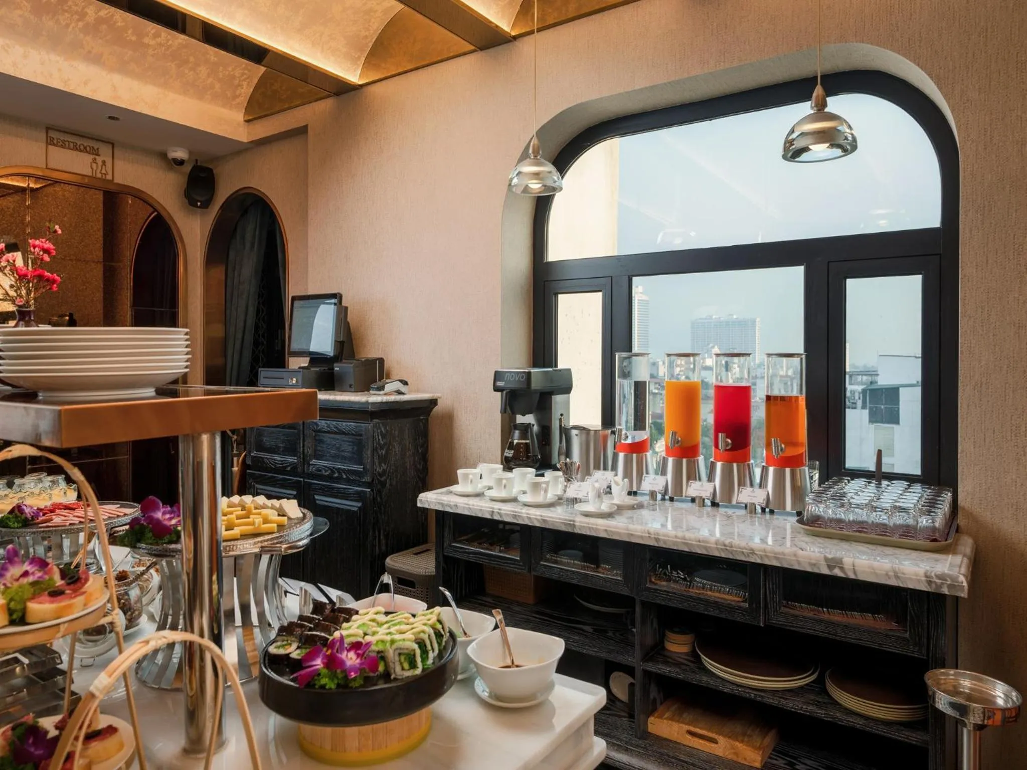 Buffet breakfast in Peridot Gallery Classic Hotel