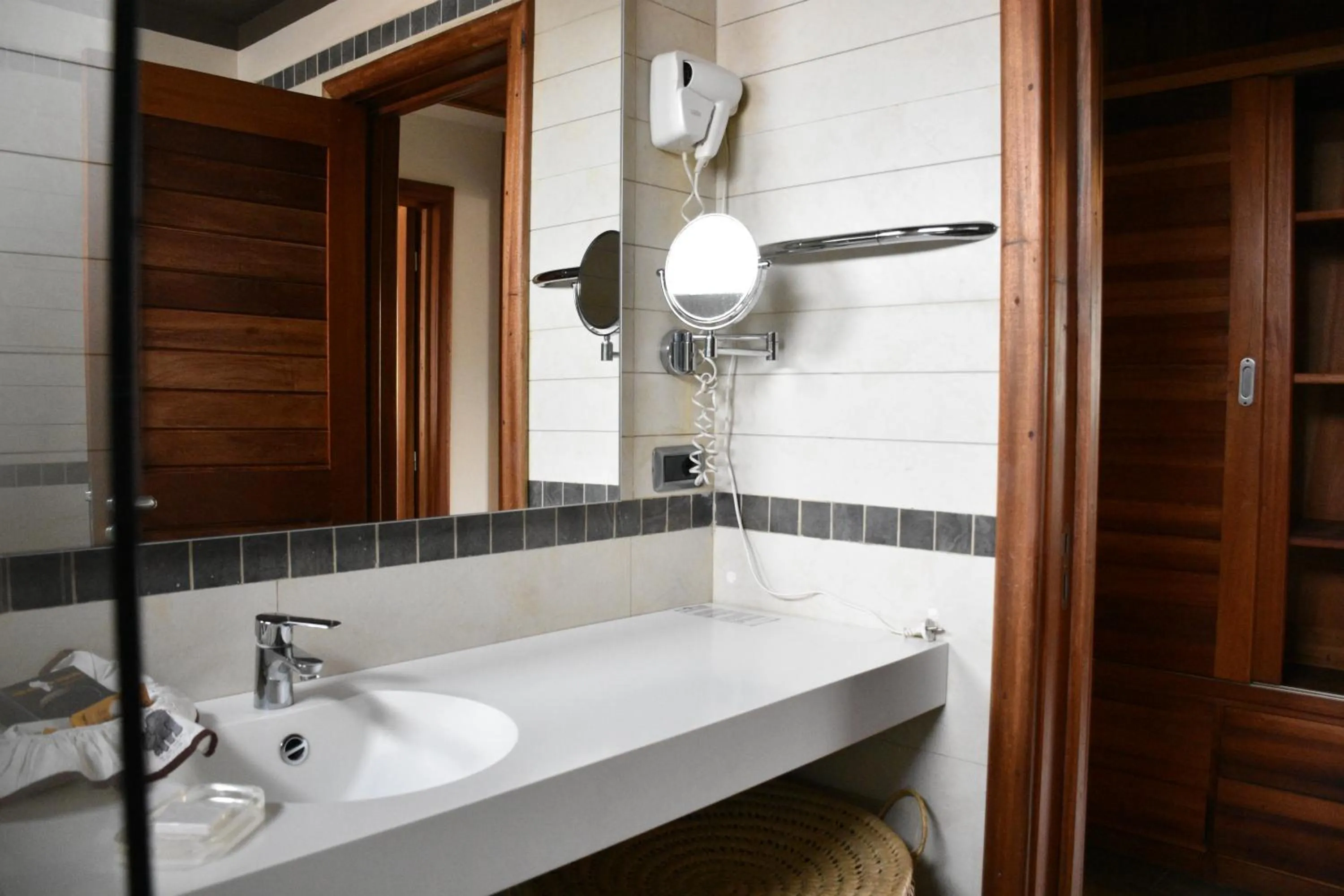 Bathroom in Hotel Club du Lac Tanganyika