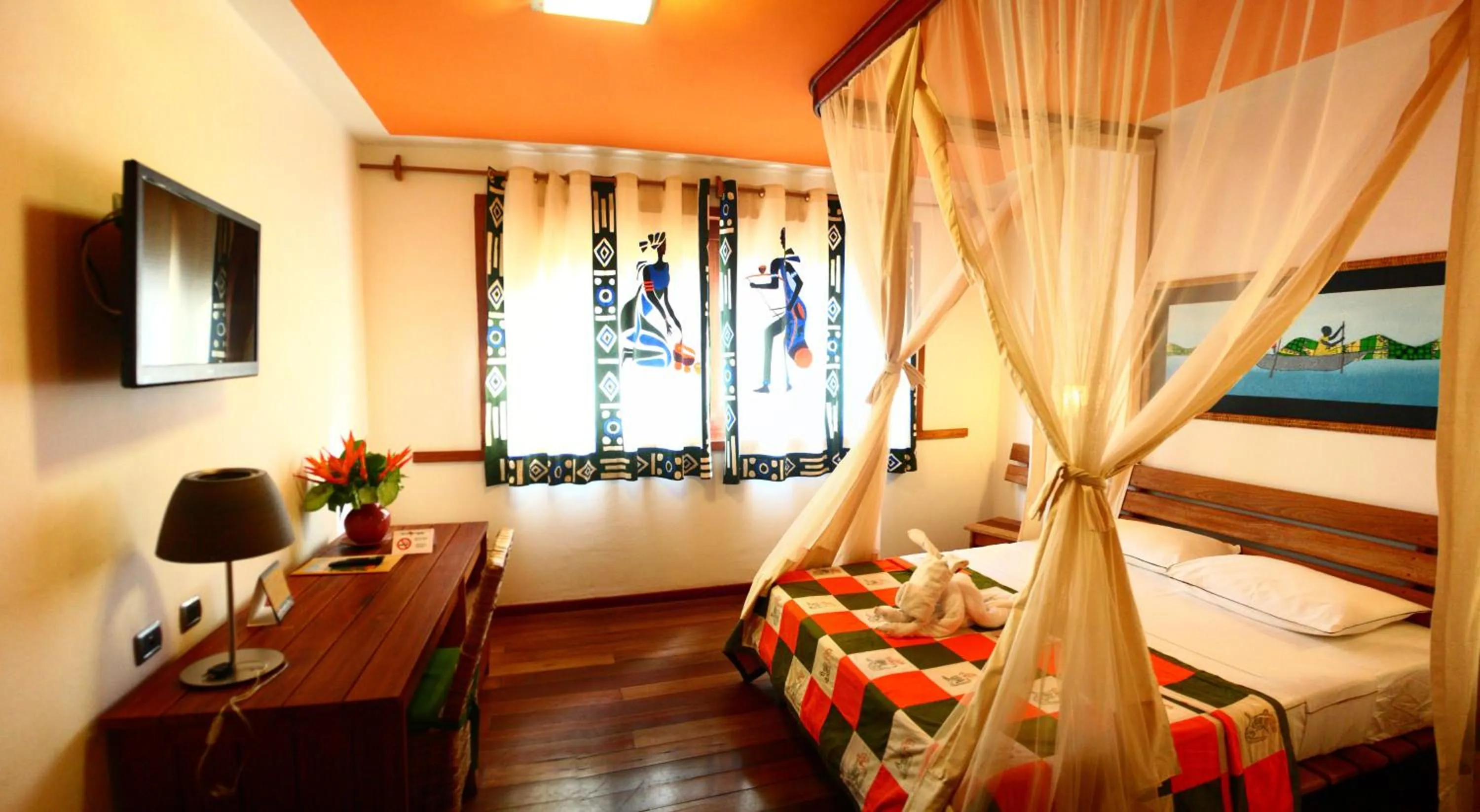 Lake view, Bed in Hotel Club du Lac Tanganyika