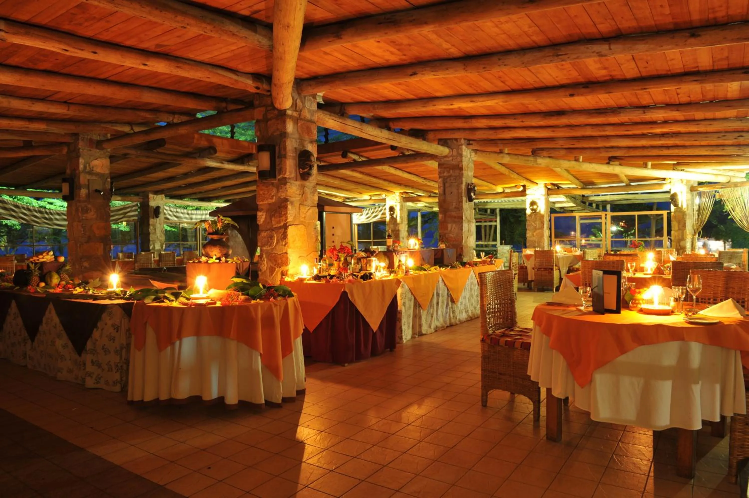 Restaurant/places to eat in Hotel Club du Lac Tanganyika