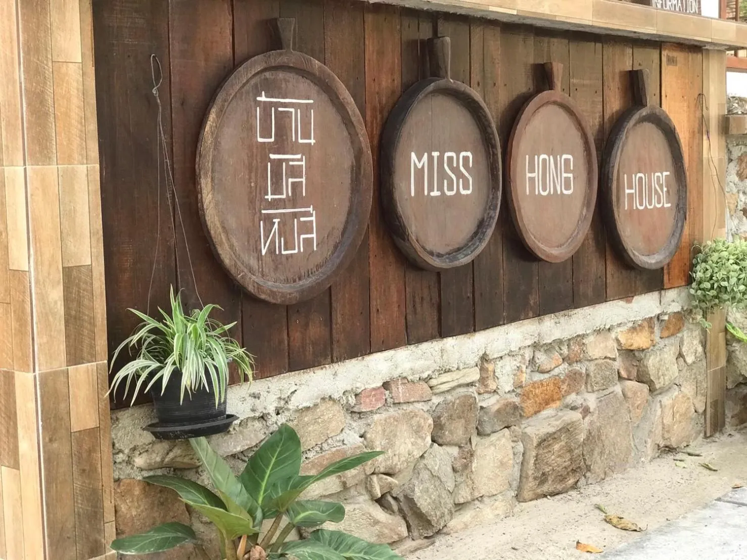 Property building in Miss Hong House