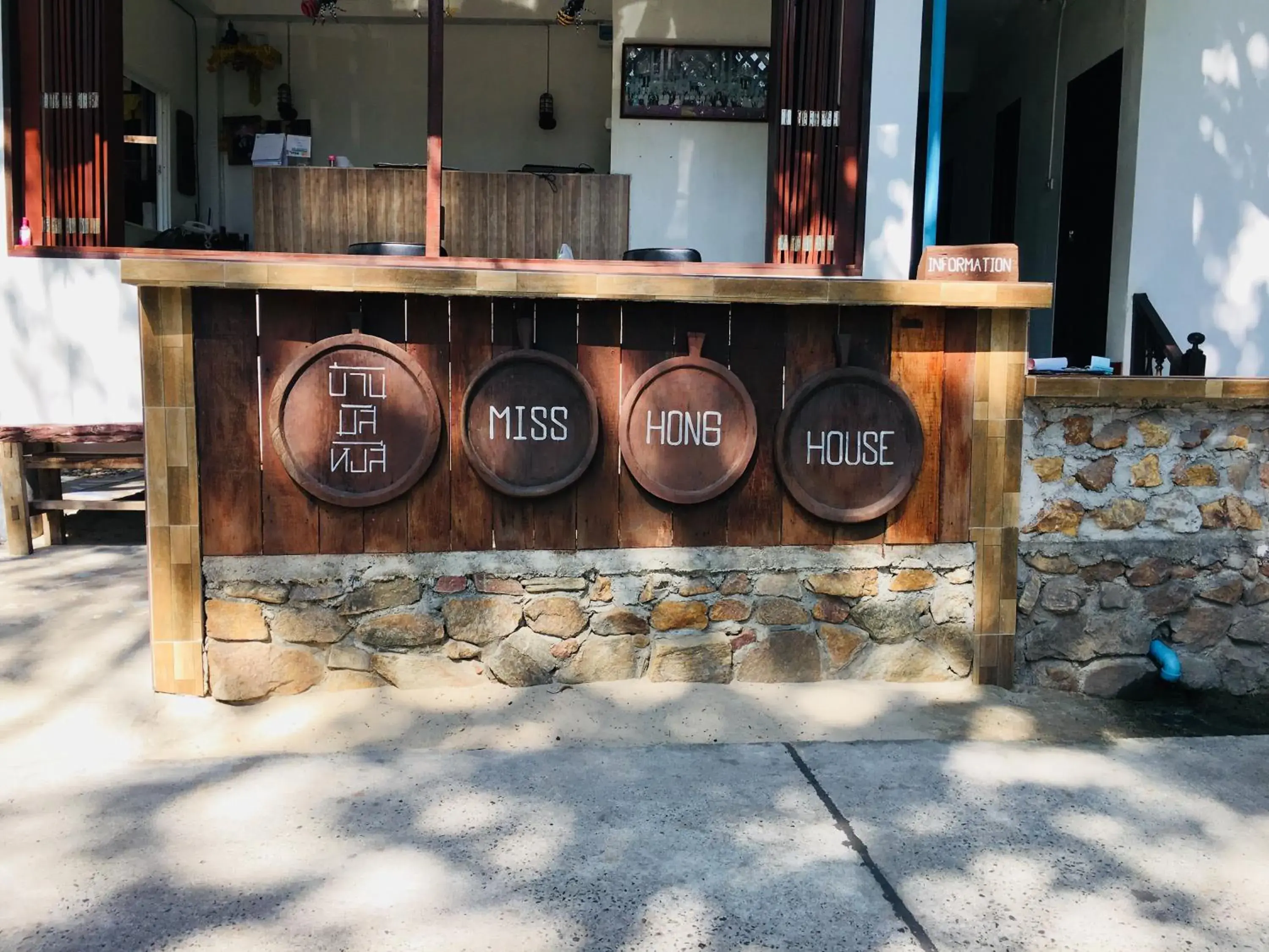 Facade/entrance in Miss Hong House Facade/entrance in Miss Hong House