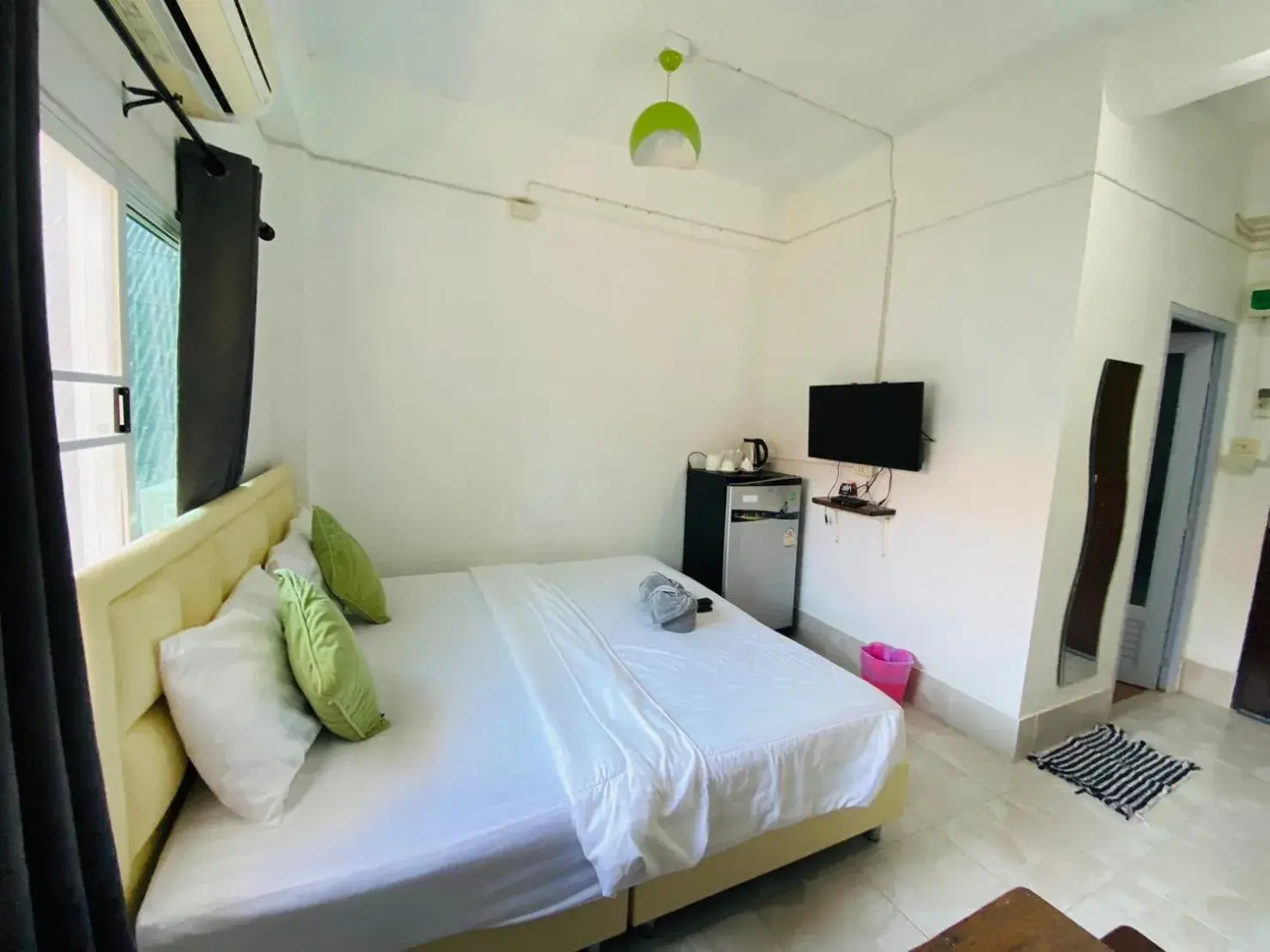 Bed in Miss Hong House Bed in Miss Hong House