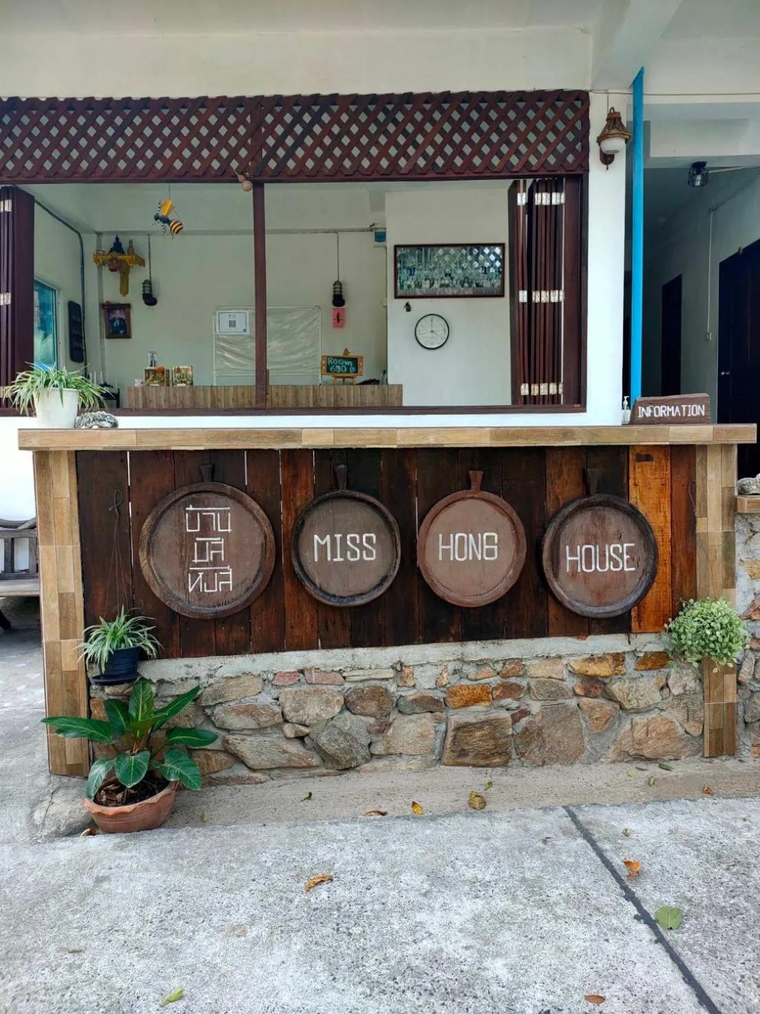 Property building in Miss Hong House