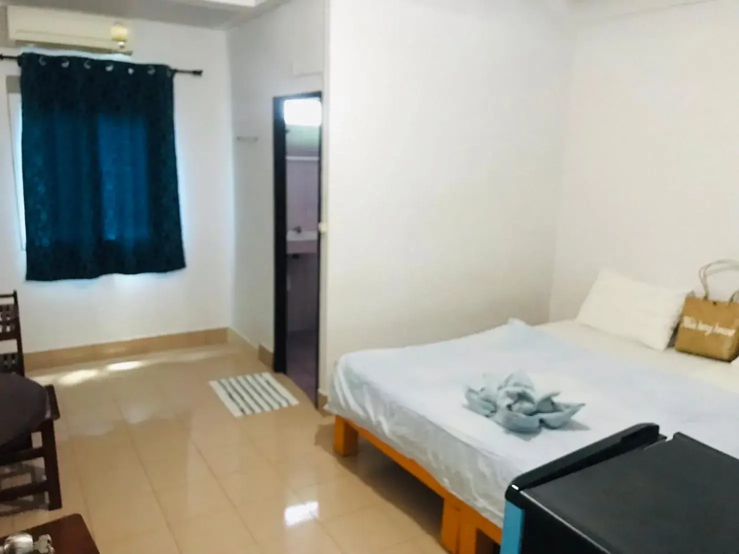 Bed in Miss Hong House Bed in Miss Hong House